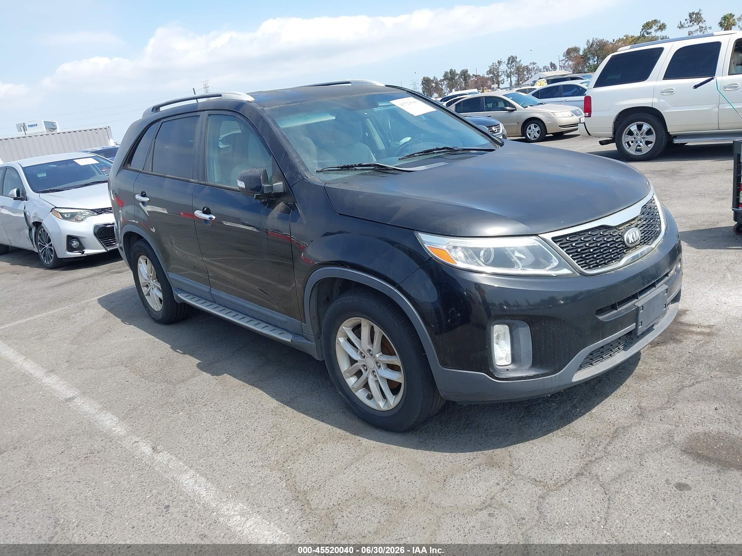 2014 Kia Sorento VIN 5XYKT3A66EG453027 IAAI salvage auction — Normal Wear, Clear - Dealer Only (California), sold $350 on 2026-07-02 (photo 1)