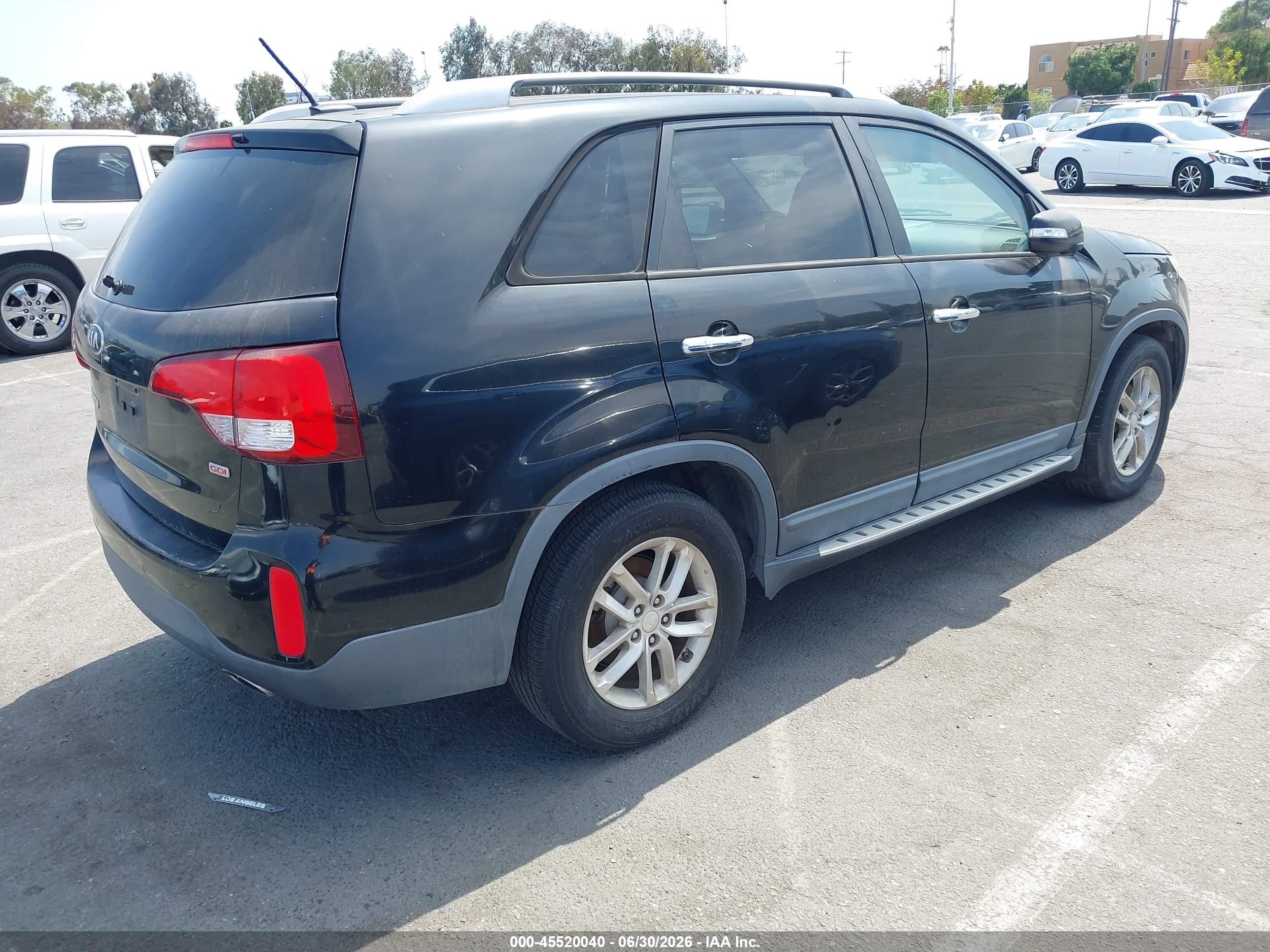 2014 Kia Sorento VIN 5XYKT3A66EG453027 IAAI salvage auction — Normal Wear, Clear - Dealer Only (California), sold $350 on 2026-07-02 (photo 4)