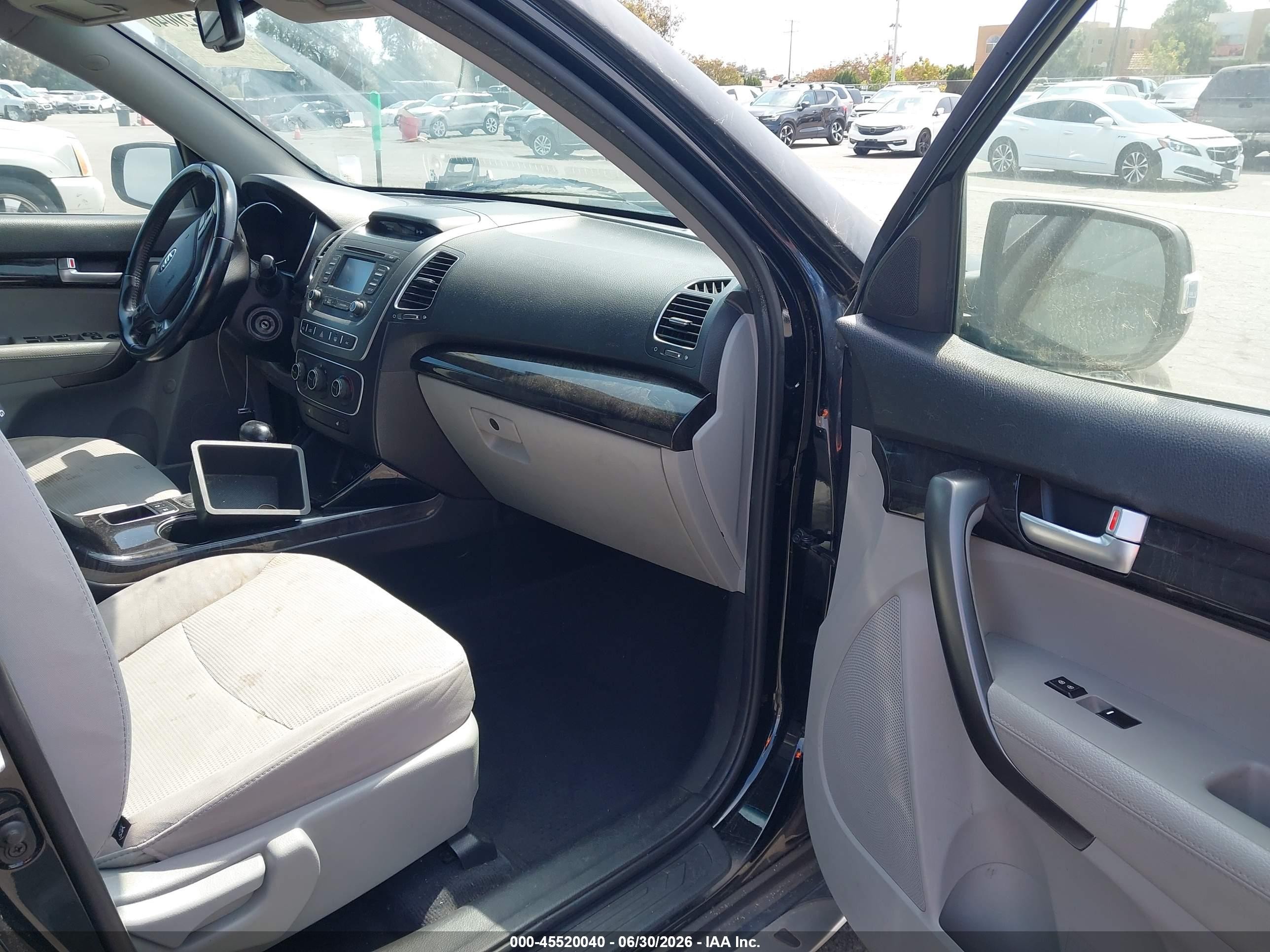 2014 Kia Sorento VIN 5XYKT3A66EG453027 IAAI salvage auction — Normal Wear, Clear - Dealer Only (California), sold $350 on 2026-07-02 (photo 5)