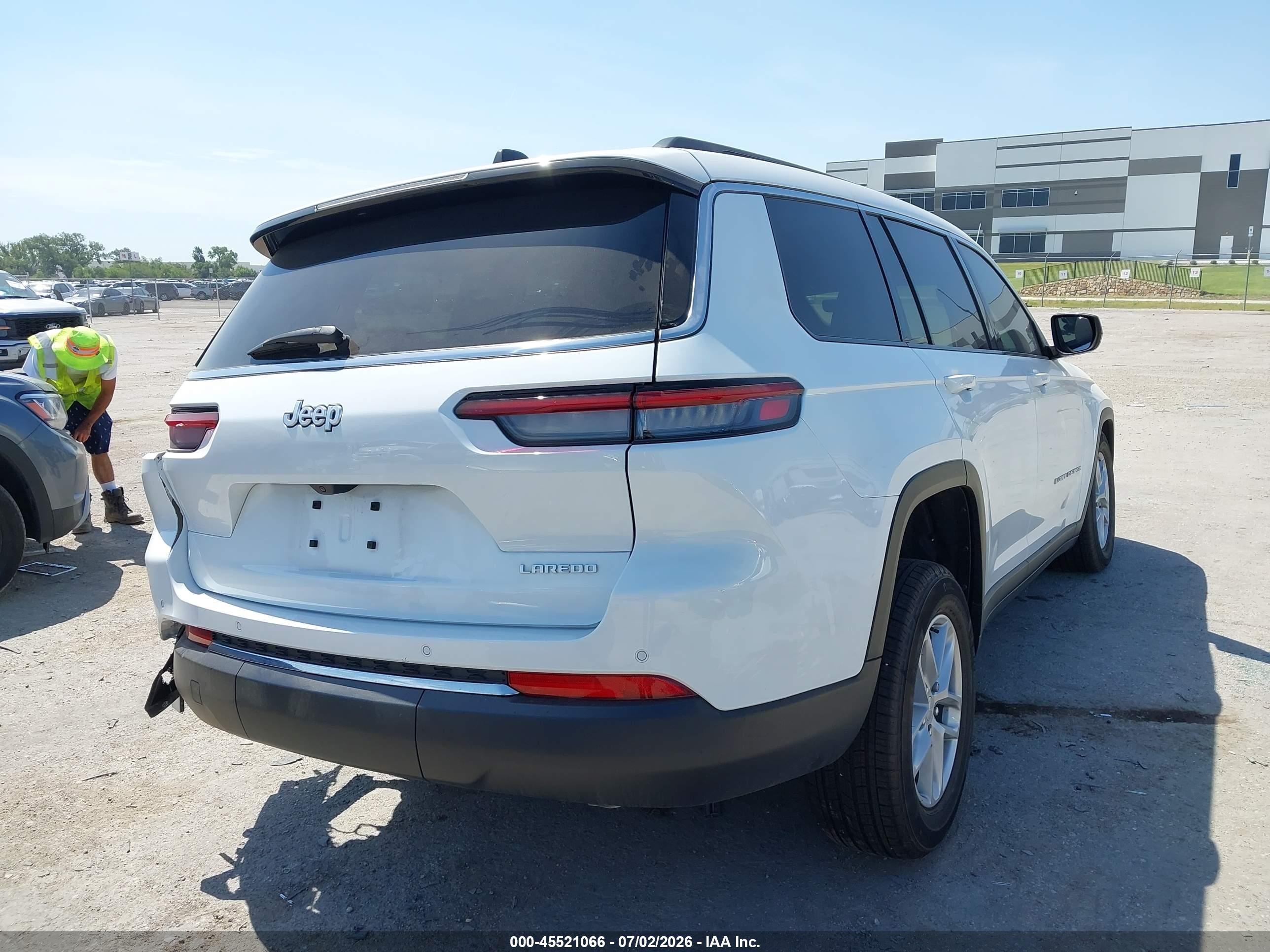 2026 Jeep Grand cherokee VIN 1C4RJJAG7T8558570 IAAI salvage auction — Side, Original (Texas), sold $10,100 on 2026-09-18 (photo 4)