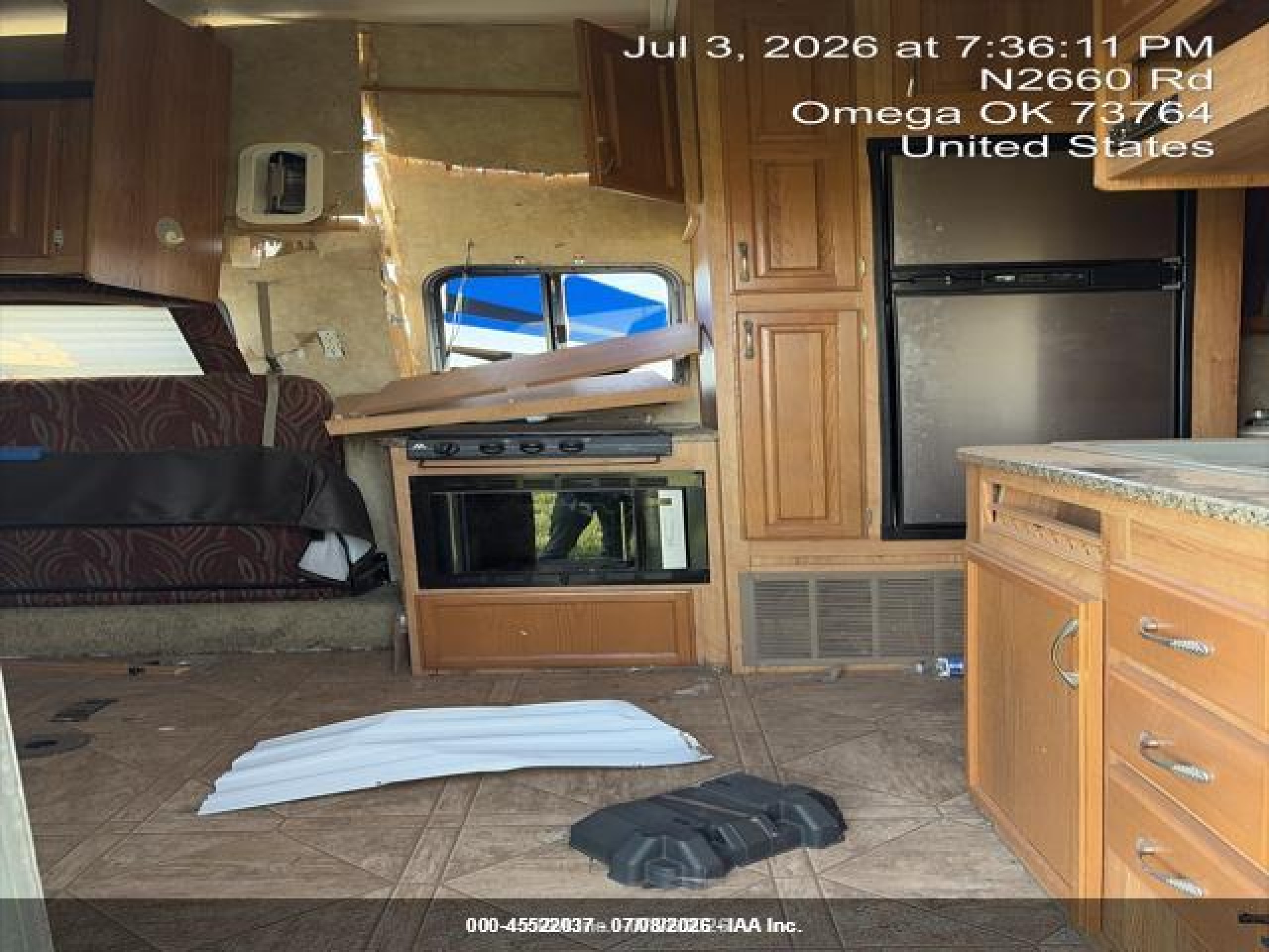 2010 Jayco Octane VIN 1UJBJSBP3A1VY0139 IAAI salvage auction — Side, Junk (Oklahoma), sold $750 on 2026-09-10 (photo 5)