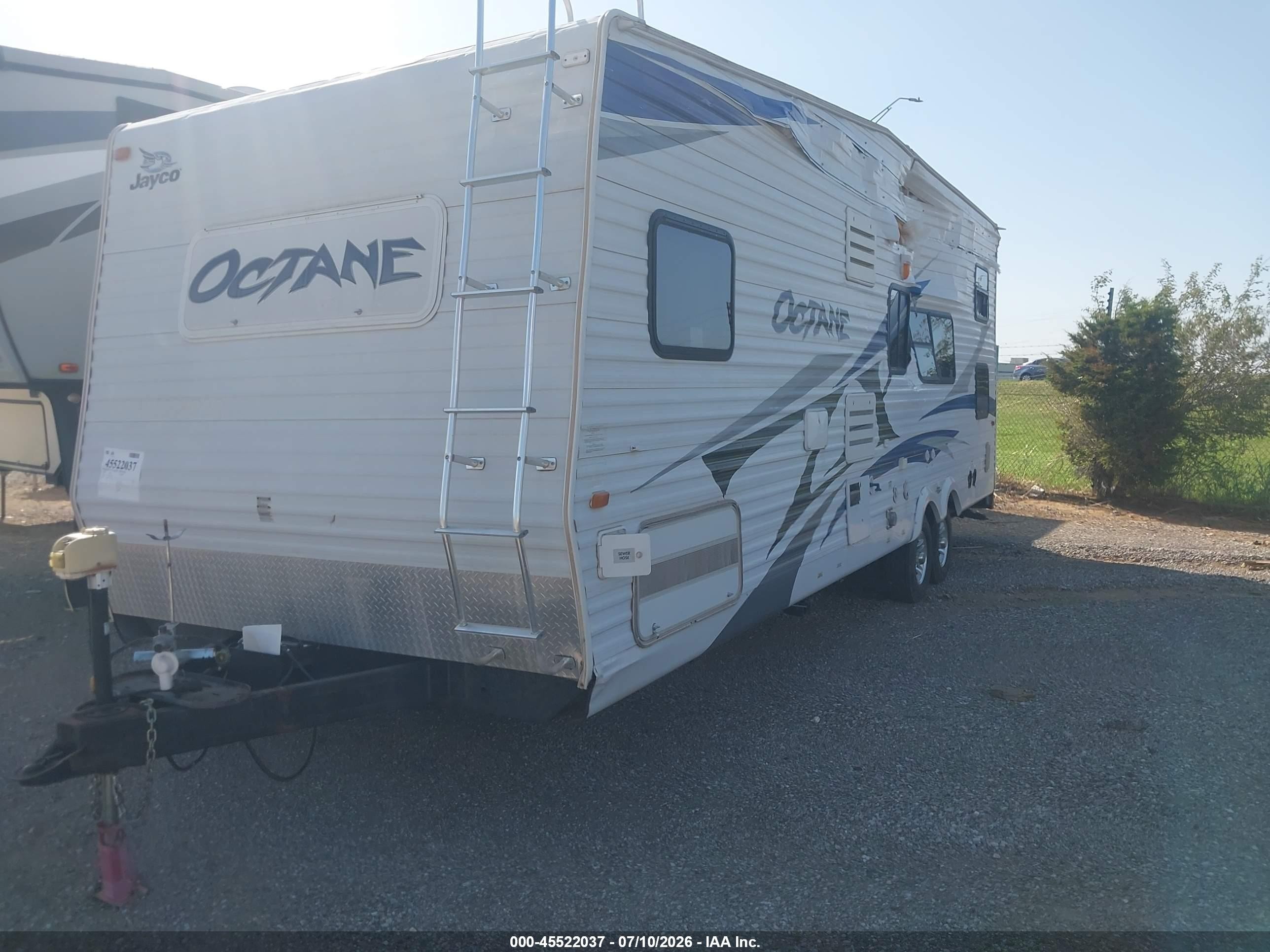 2010 Jayco Octane VIN 1UJBJSBP3A1VY0139 IAAI salvage auction — Side, Junk (Oklahoma), sold $750 on 2026-09-10 (photo 2)