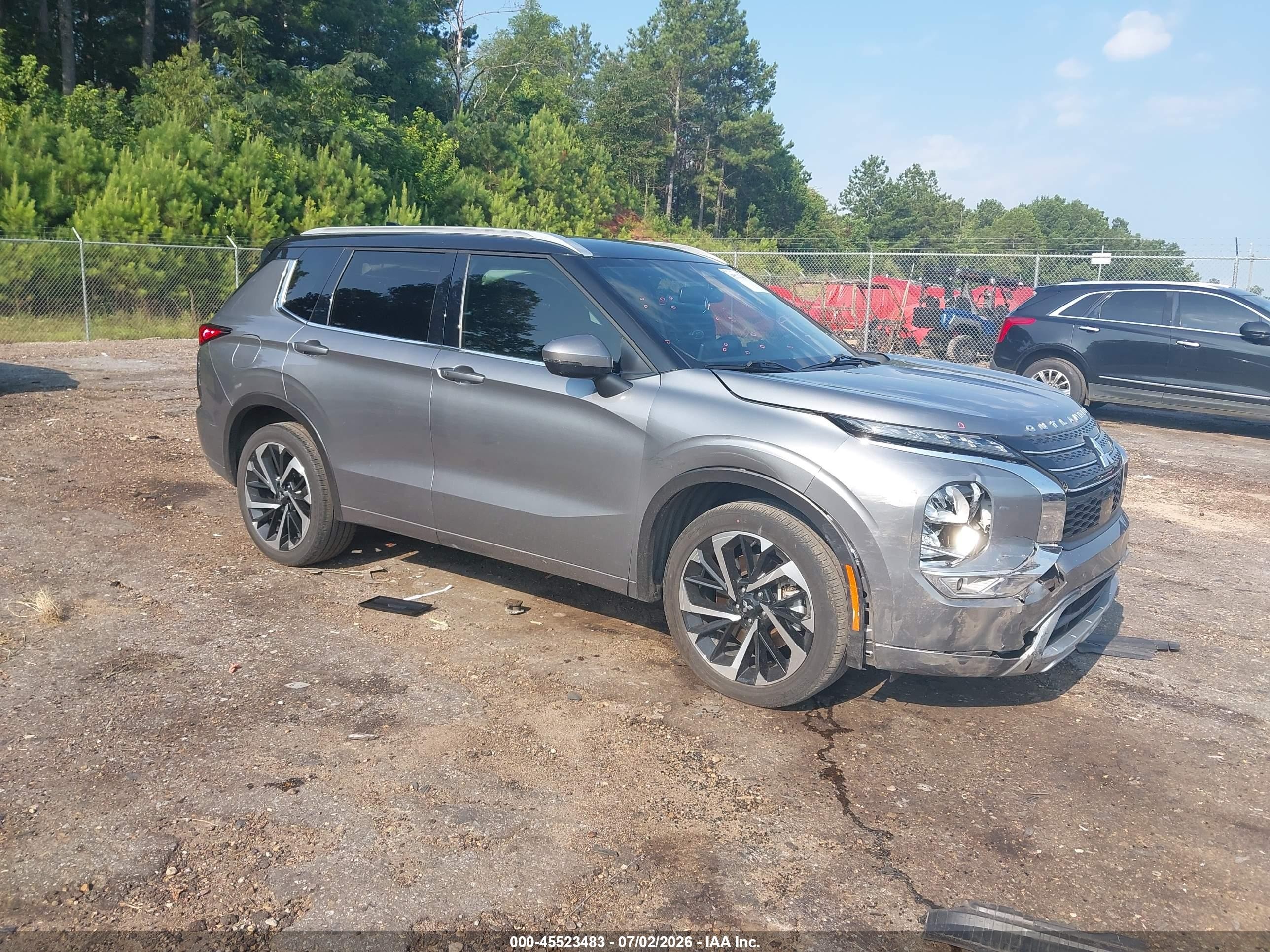 2024 Mitsubishi Outlander VIN JA4J3WA88RZ032801 — IAAI salvage auction photo
