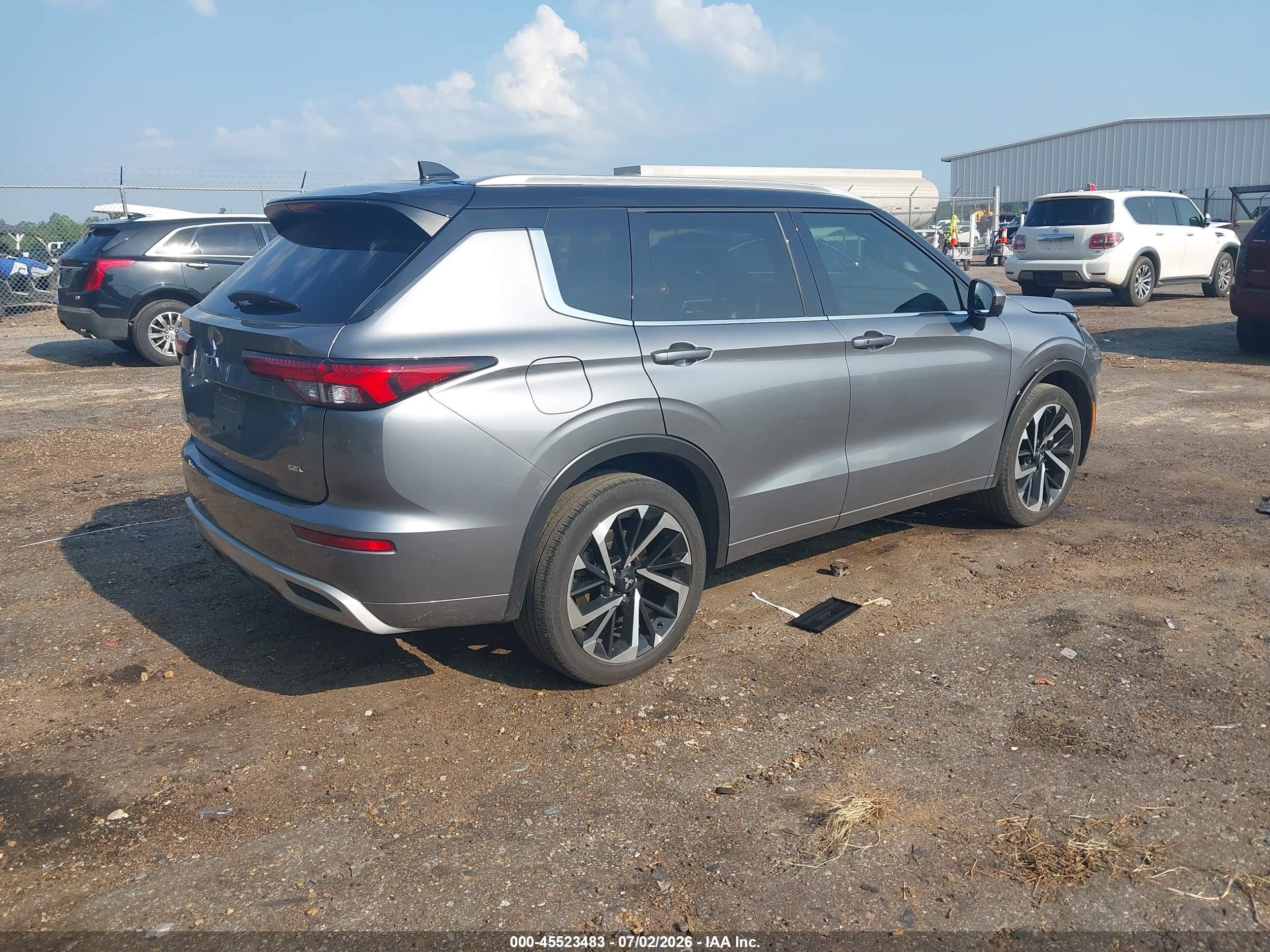 2024 Mitsubishi Outlander VIN JA4J3WA88RZ032801 IAAI salvage auction — Unknown, Salvage (Mississippi), sold $8,900 on 2026-09-11 (photo 4)