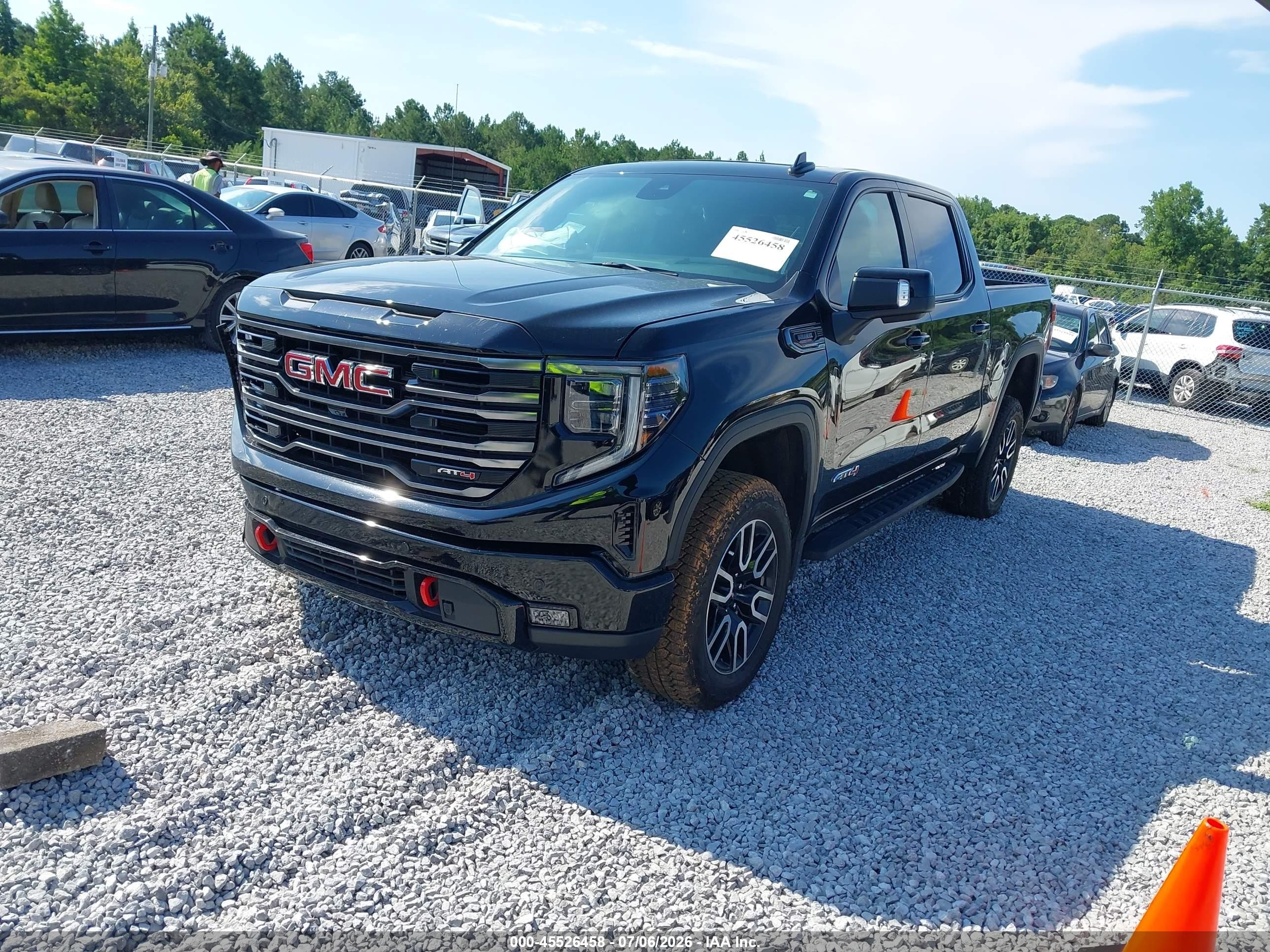 2026 Gmc SIERRA VIN 3GTUUEE80TG125758 IAAI salvage auction — Side, Salvage (Alabama), sold $26,150 on 2026-08-17 (photo 2)