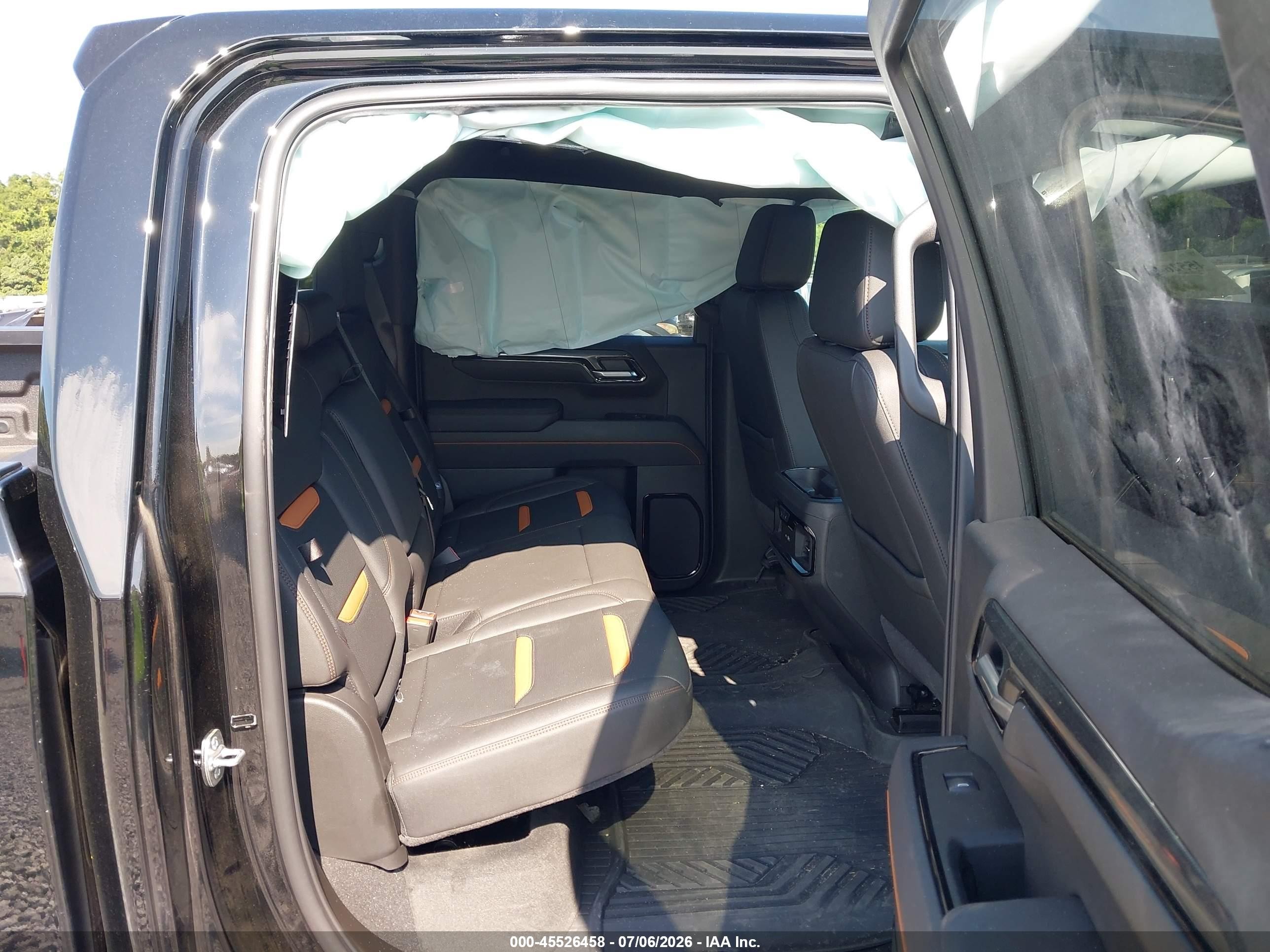2026 Gmc SIERRA VIN 3GTUUEE80TG125758 IAAI salvage auction — Side, Salvage (Alabama), sold $26,150 on 2026-08-17 (photo 8)