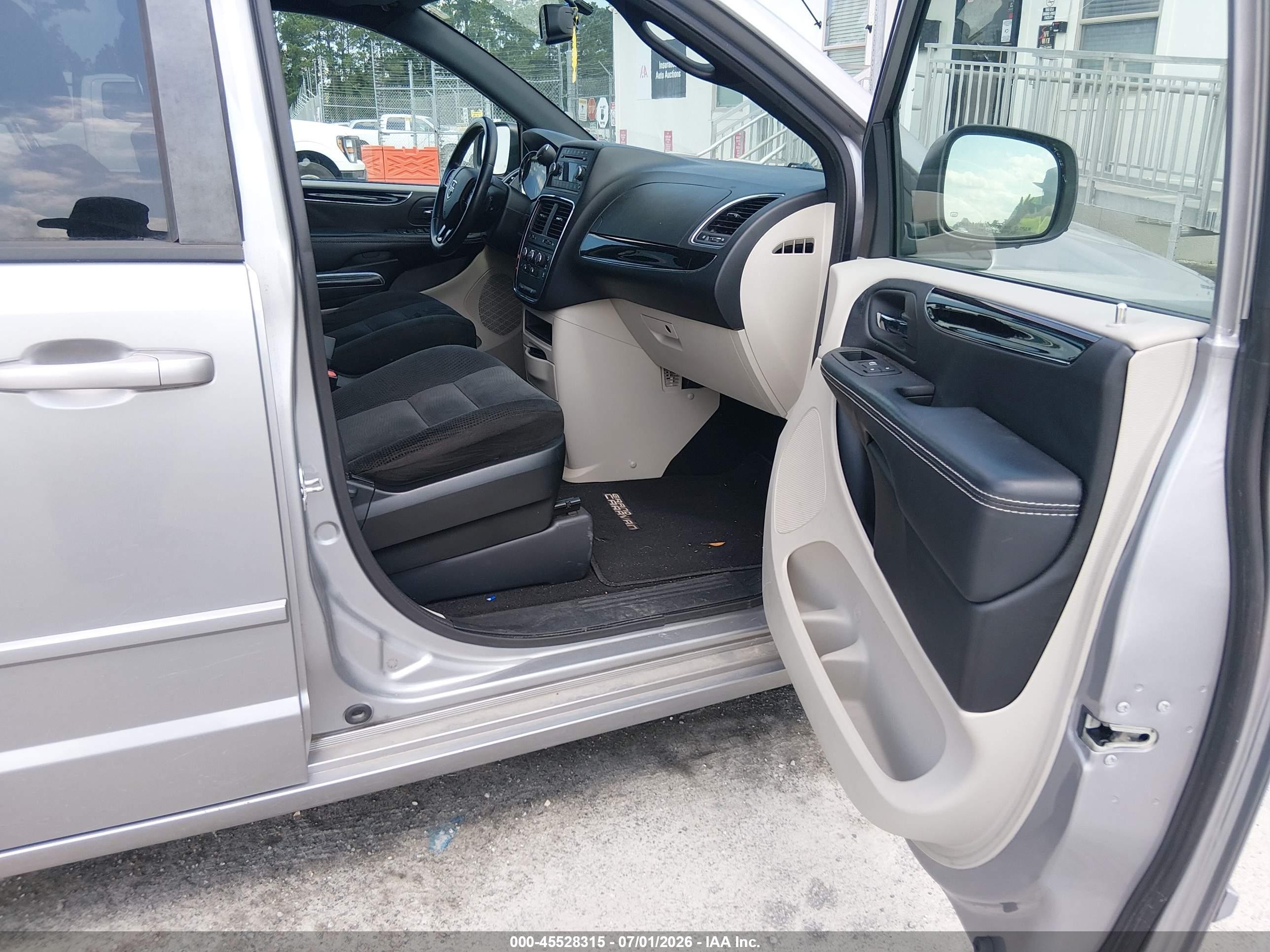2016 Dodge Grand Caravan VIN 2C4RDGBG9GR343601 IAAI salvage auction — Normal Wear, Sf97 (Georgia), sold $7,800 on 2026-09-09 (photo 5)