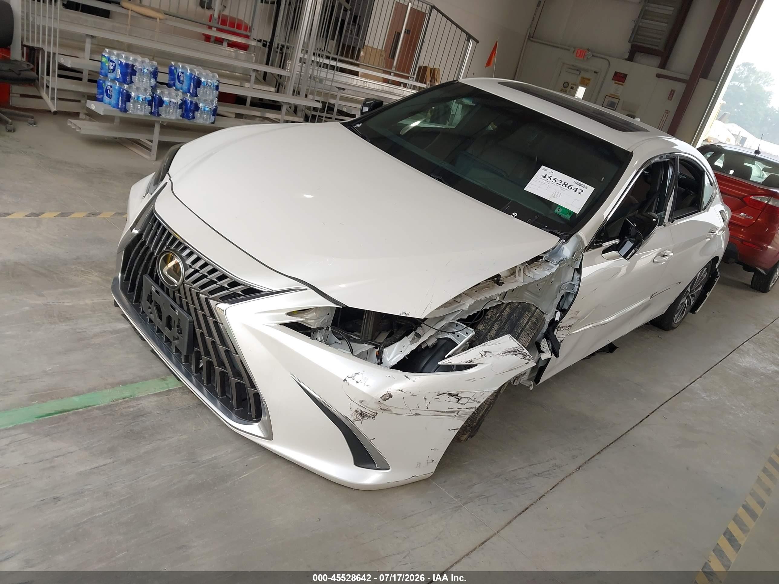 2022 Lexus ES VIN 58ACZ1B10NU119086 IAAI salvage auction — Side, Salvage (Virginia), sold $15,900 on 2026-09-04 (photo 2)