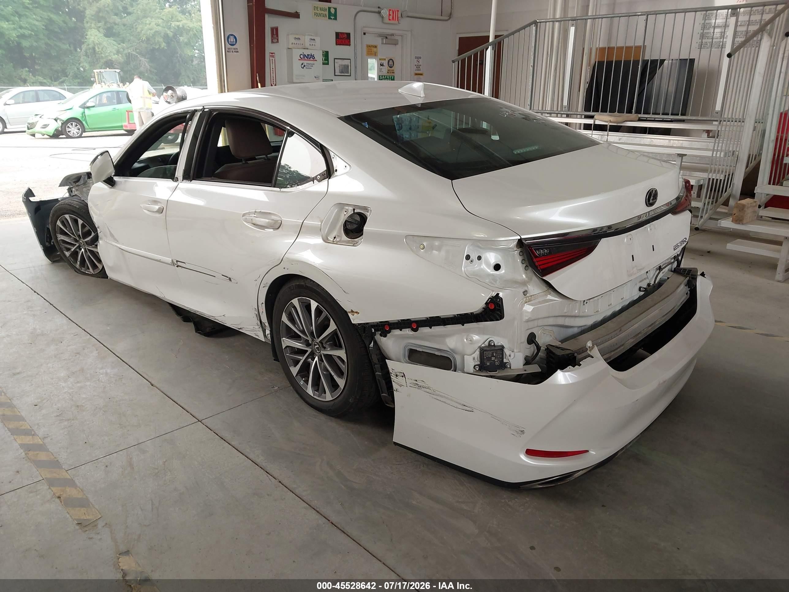2022 Lexus ES VIN 58ACZ1B10NU119086 IAAI salvage auction — Side, Salvage (Virginia), sold $15,900 on 2026-09-04 (photo 3)