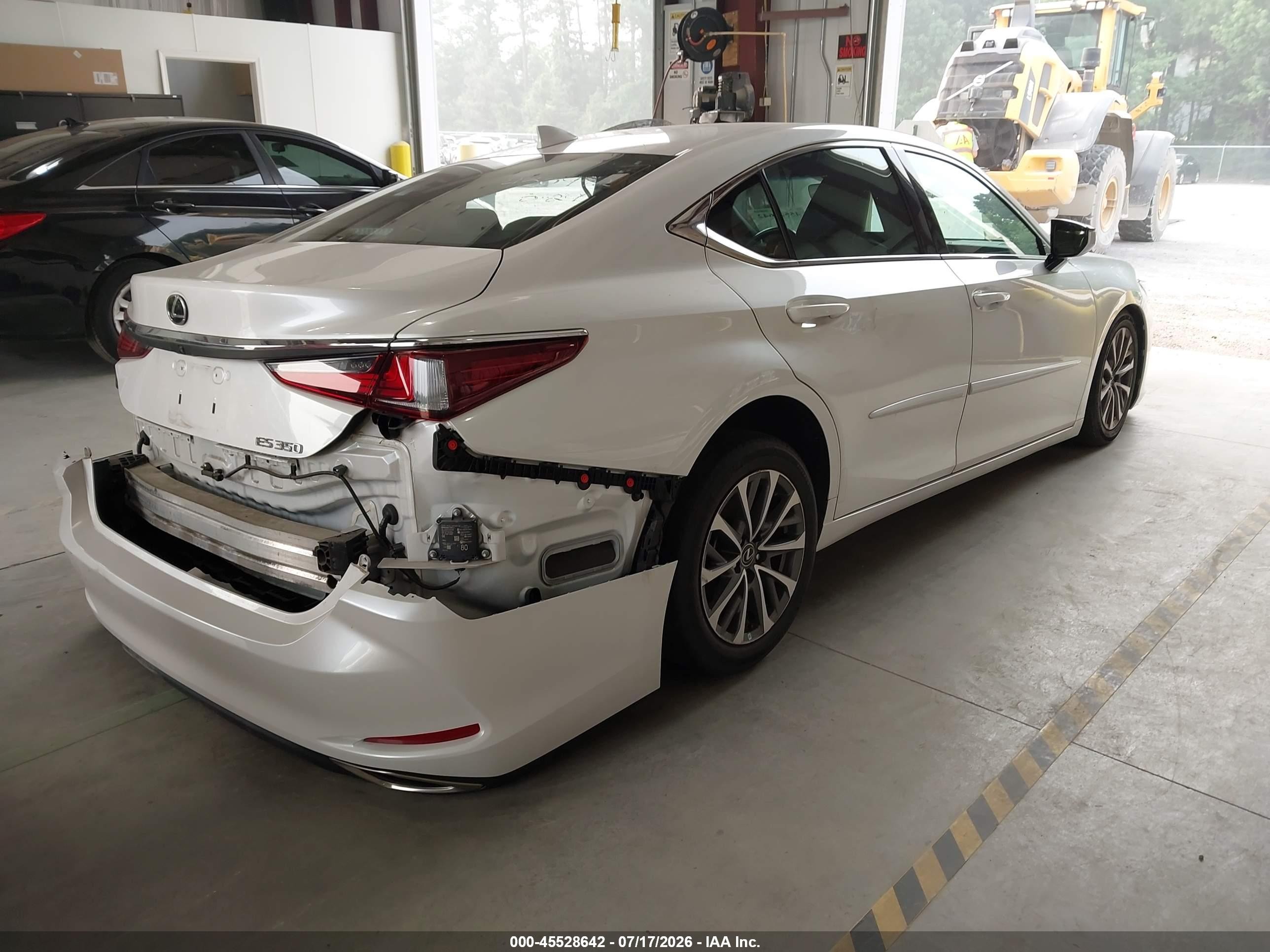 2022 Lexus ES VIN 58ACZ1B10NU119086 IAAI salvage auction — Side, Salvage (Virginia), sold $15,900 on 2026-09-04 (photo 4)