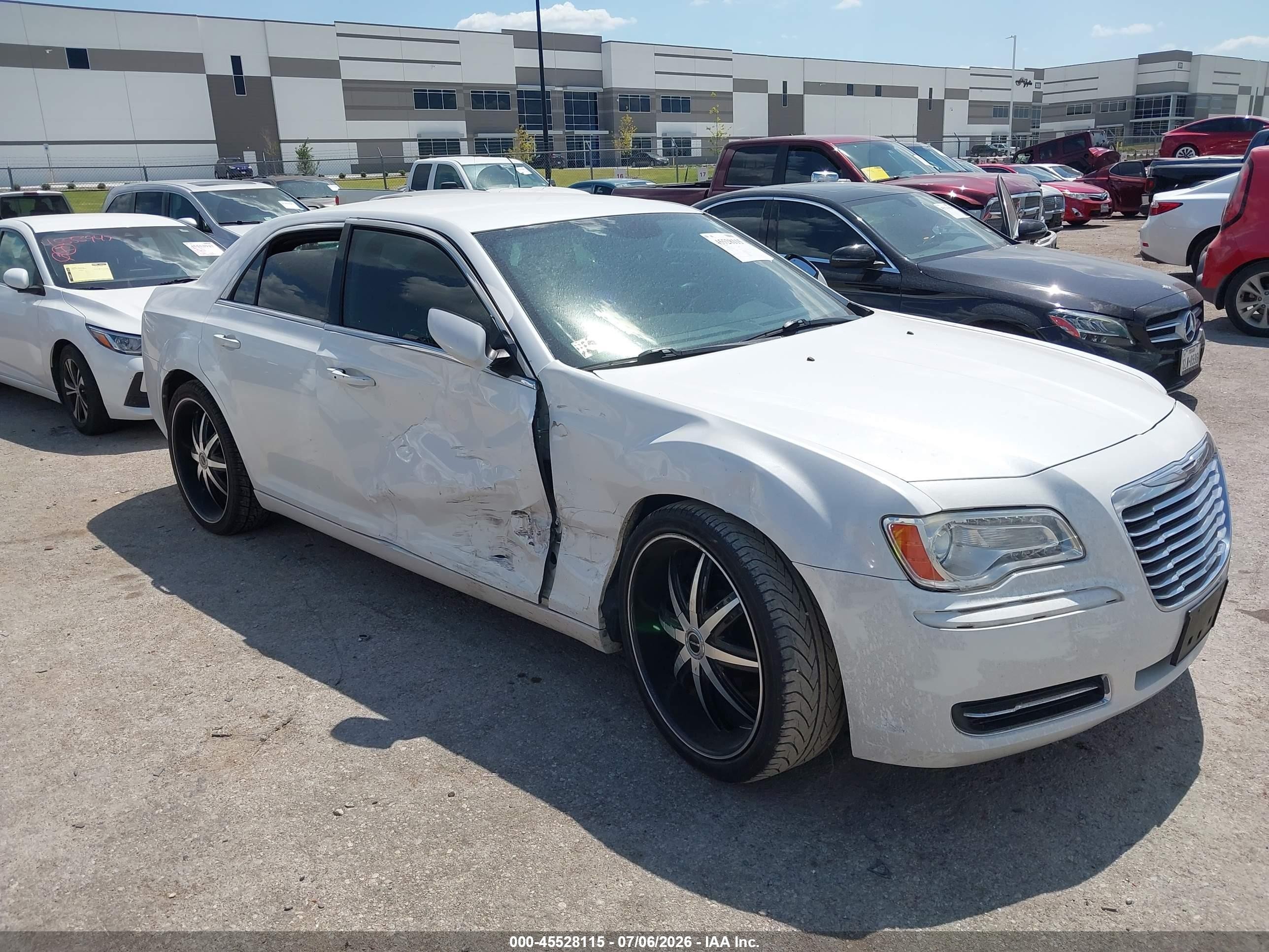 2013 Chrysler 300 VIN 2C3CCAAG5DH556400 IAAI salvage auction — Side, Salvage (Texas), sold $2,100 on 2026-09-08 (photo 1)