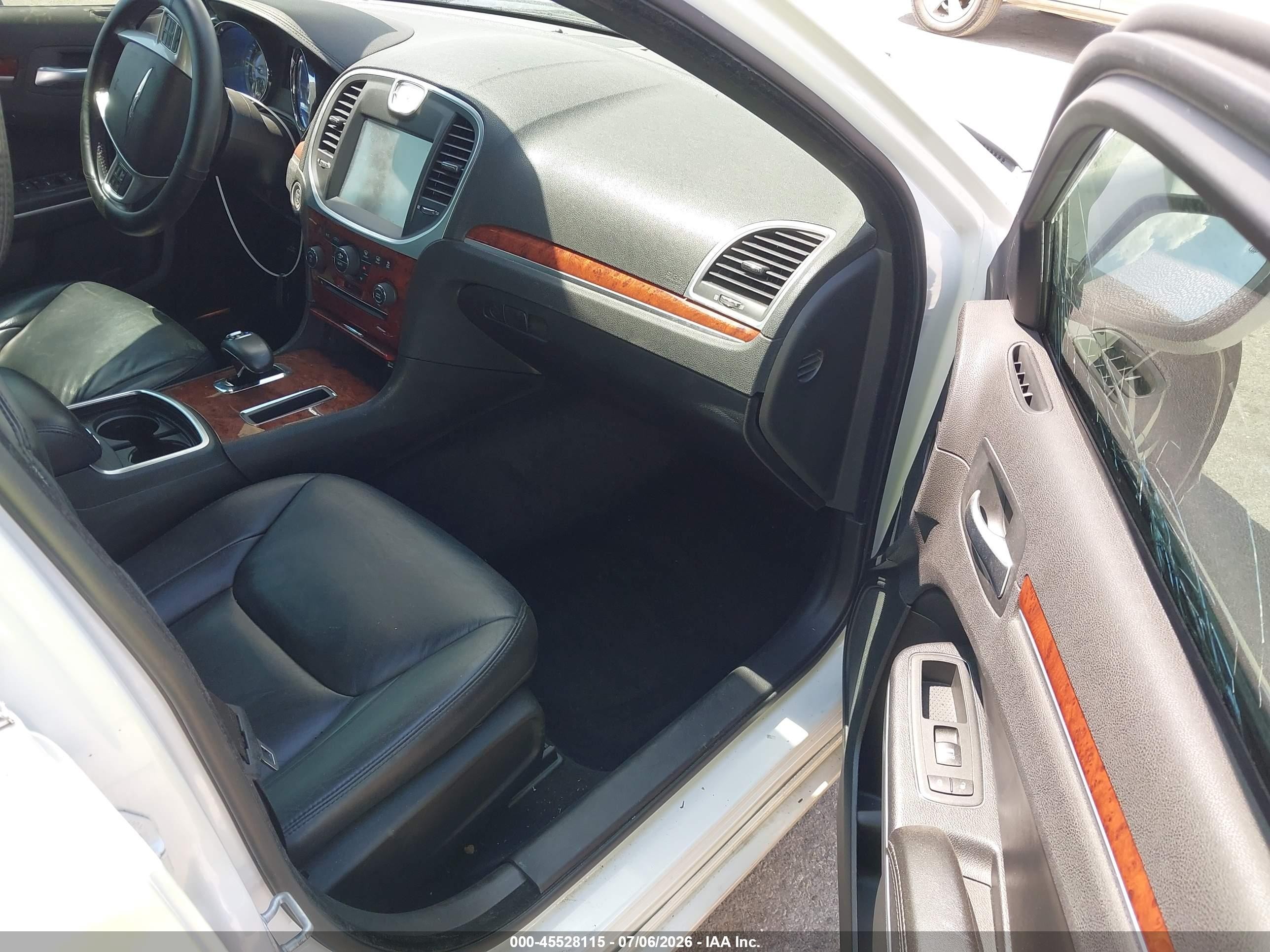 2013 Chrysler 300 VIN 2C3CCAAG5DH556400 IAAI salvage auction — Side, Salvage (Texas), sold $2,100 on 2026-09-08 (photo 5)