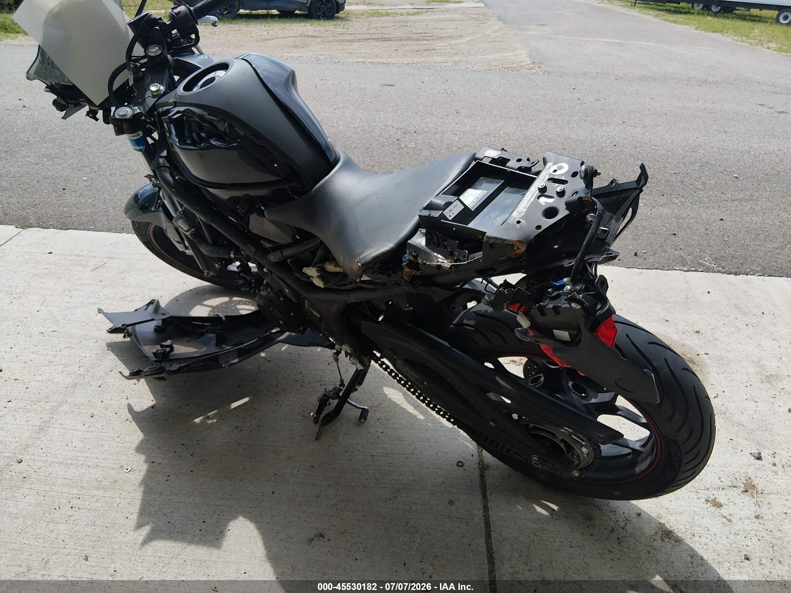 2015 Yamaha Yzf VIN MH3RH06Y5FK004458 IAAI salvage auction — All Over, Prior Salvage (Minnesota), sold $250 on 2026-09-20 (photo 3)