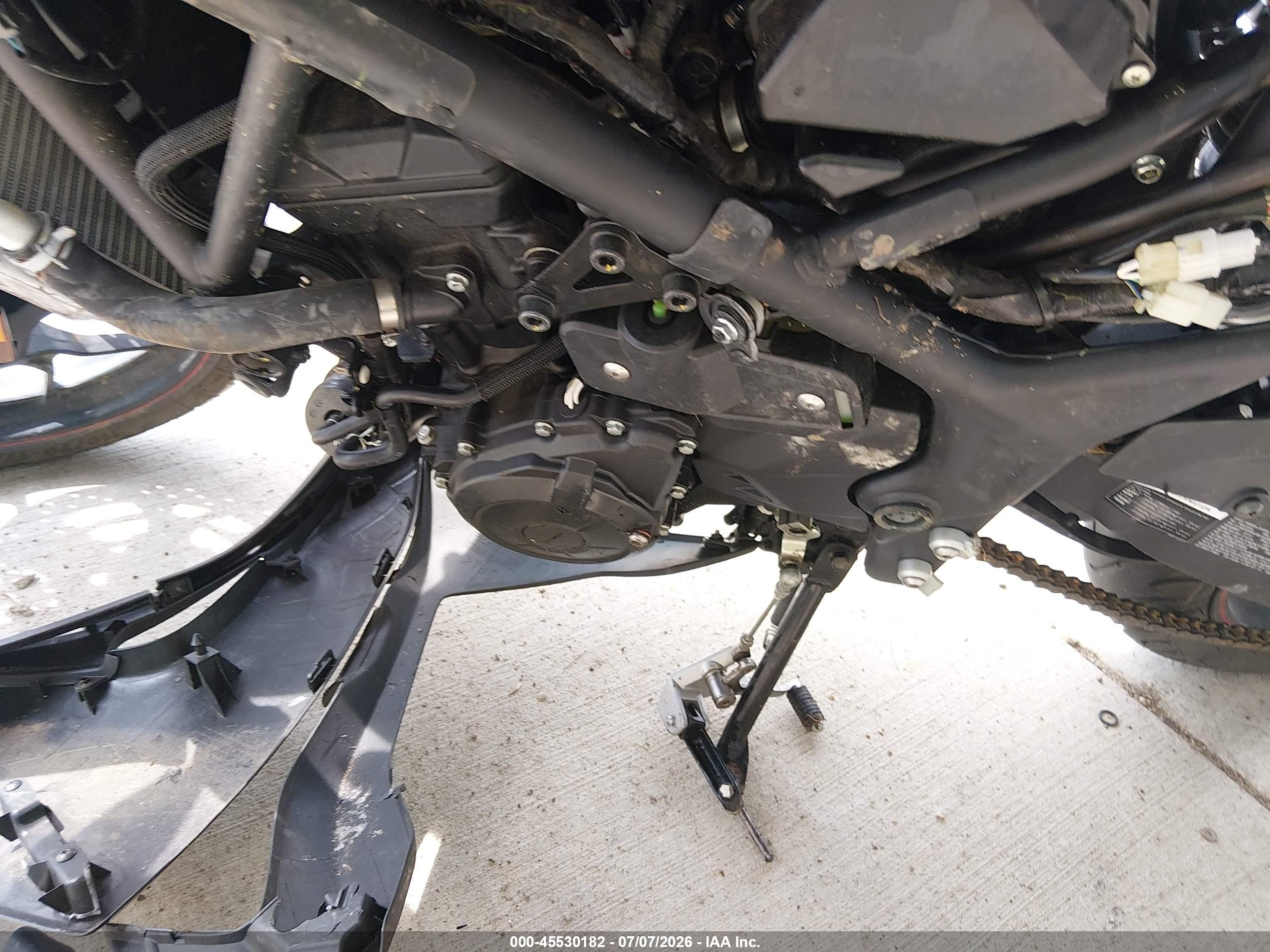 2015 Yamaha Yzf VIN MH3RH06Y5FK004458 IAAI salvage auction — All Over, Prior Salvage (Minnesota), sold $250 on 2026-09-20 (photo 9)