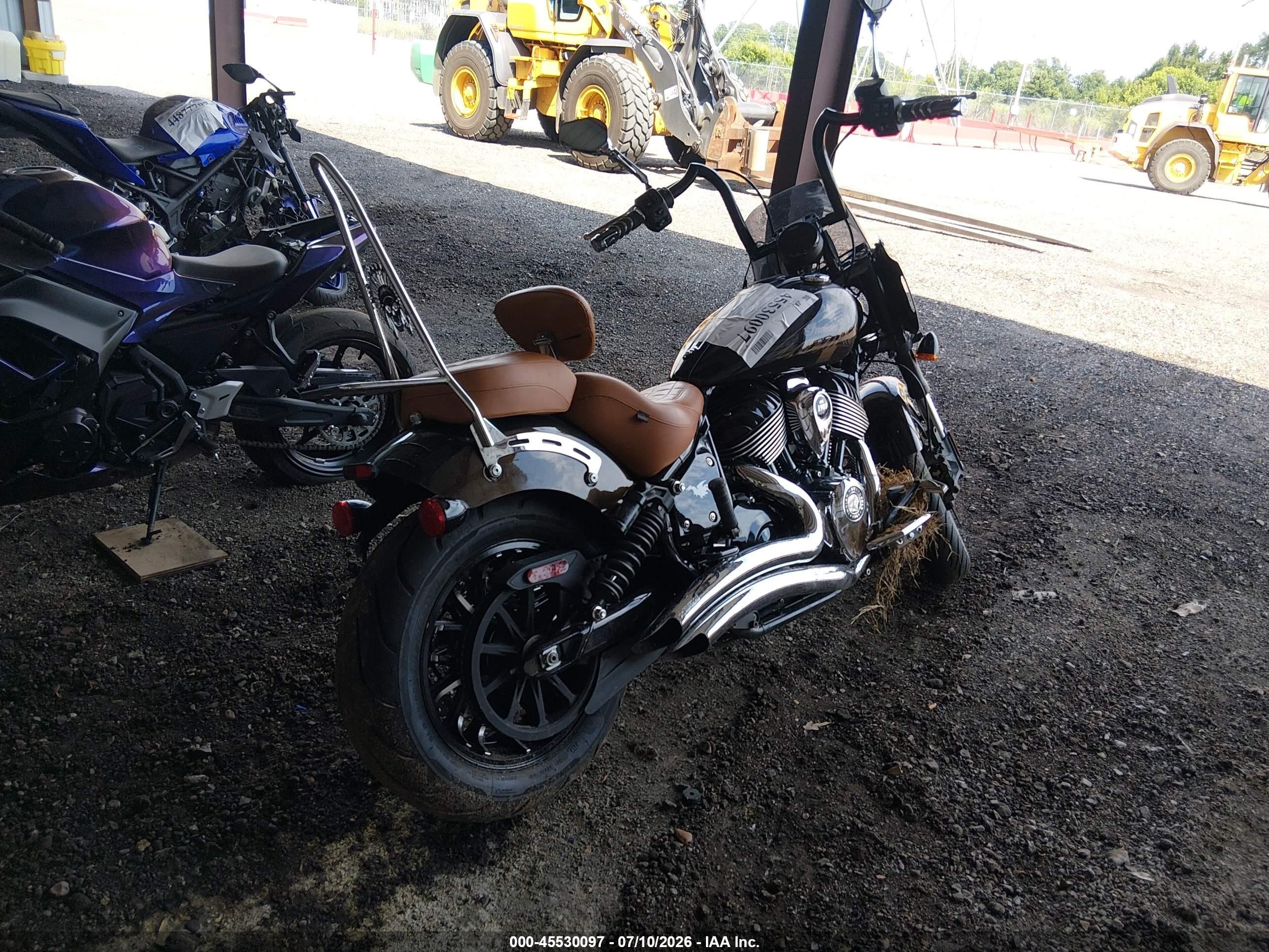 2024 Indian Motorcycle Co. Sport Chief VIN 56KDSDBH8R3014899 IAAI salvage auction — Front End, Salvage (Tennessee), sold $4,900 on 2026-09-22 (photo 4)