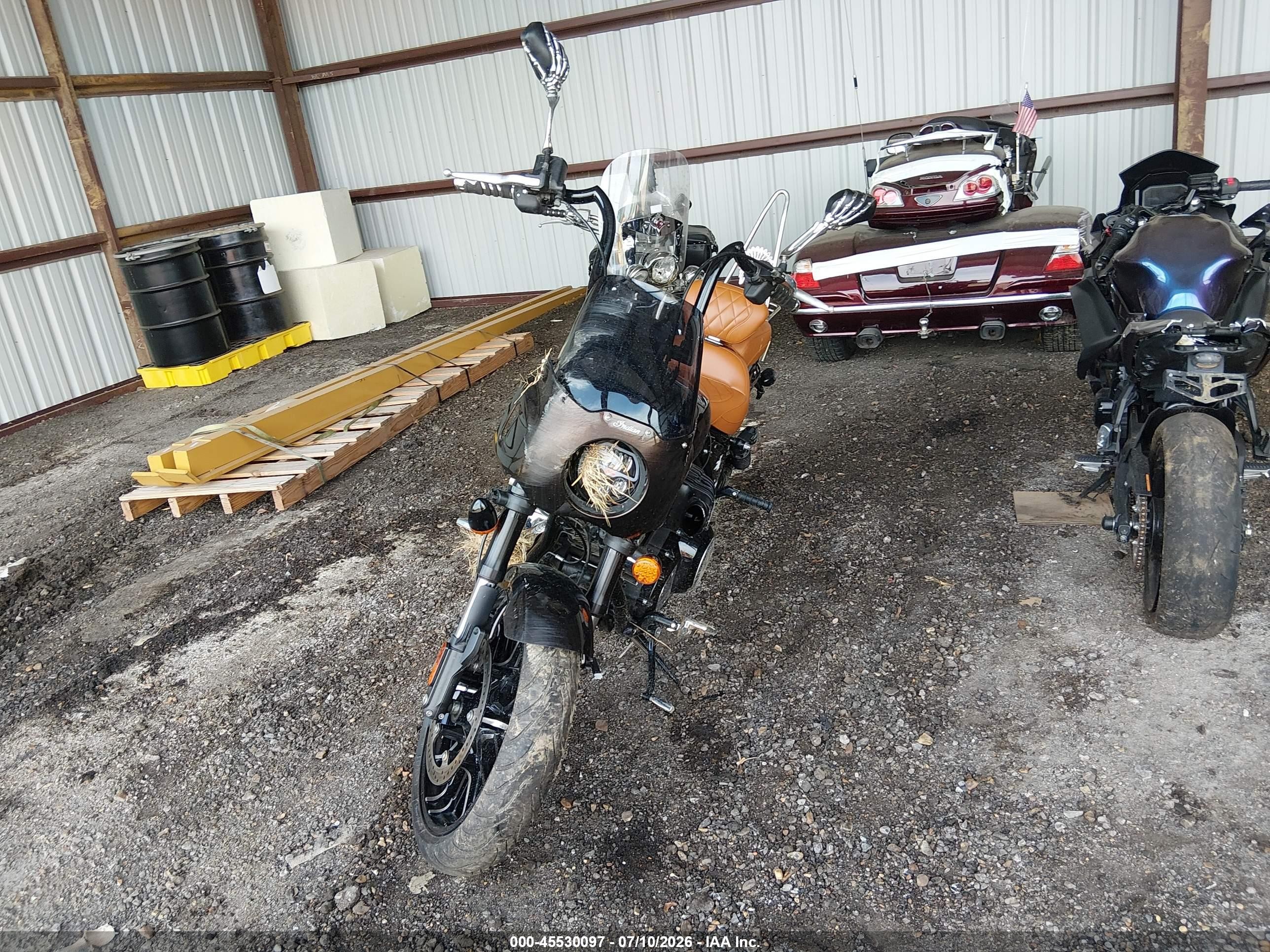 2024 Indian Motorcycle Co. Sport Chief VIN 56KDSDBH8R3014899 IAAI salvage auction — Front End, Salvage (Tennessee), sold $4,900 on 2026-09-22 (photo 5)
