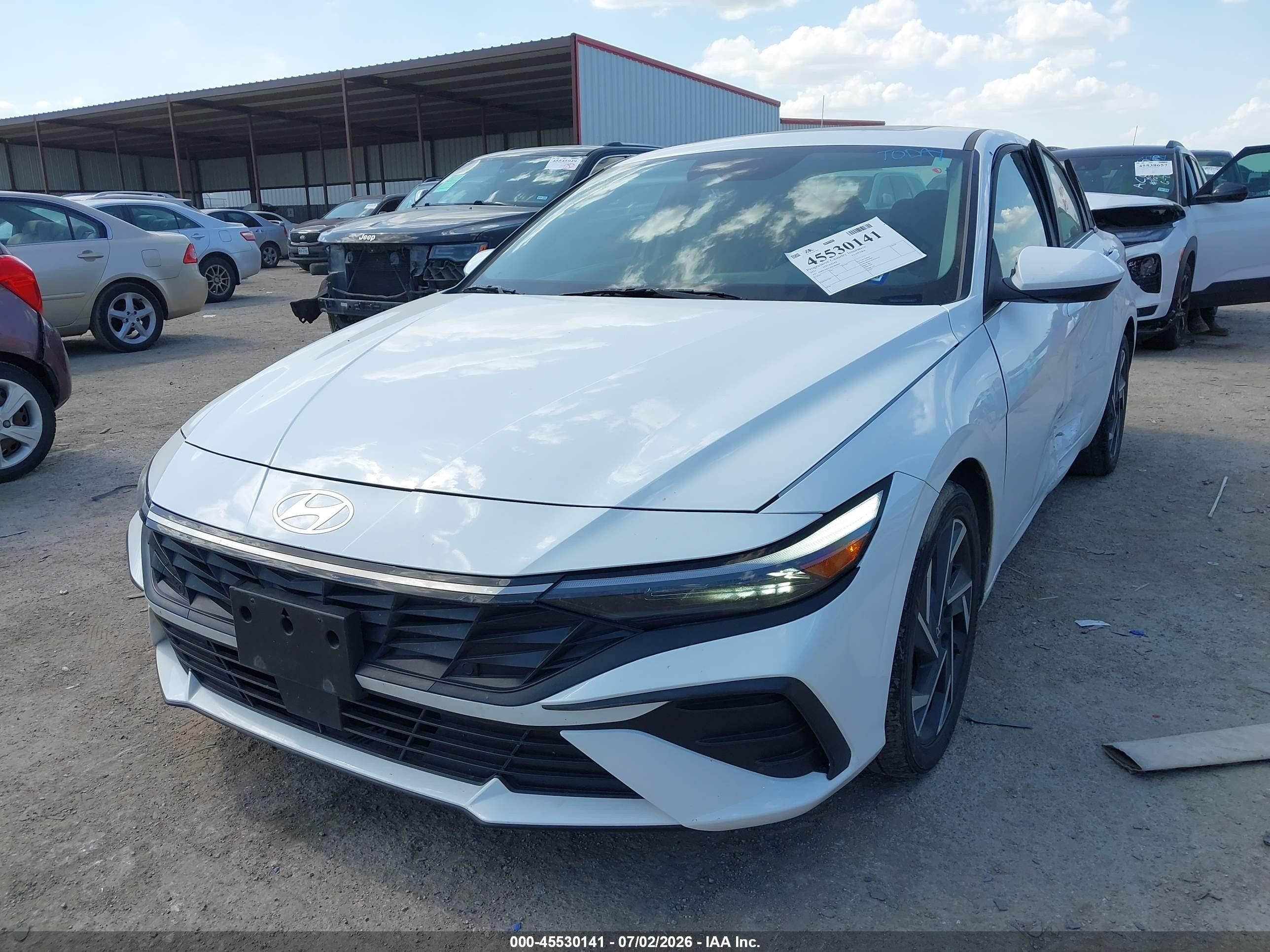 2025 Hyundai Elantra VIN KMHLS4DG4SU860884 IAAI salvage auction — Side, Original (Texas), sold $7,100 on 2026-09-08 (photo 2)