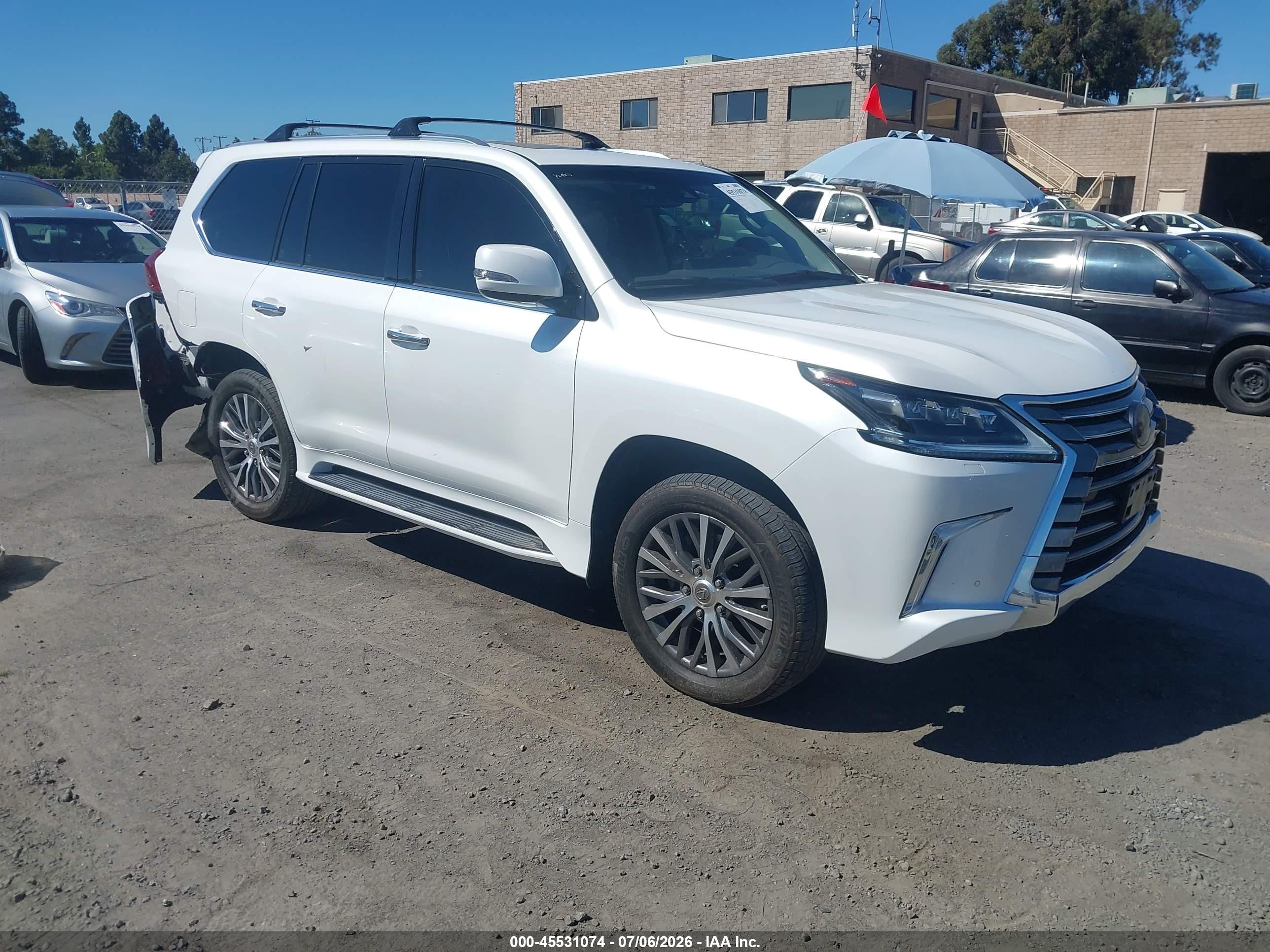 2019 Lexus LX 570 VIN JTJHY7AXXK4294483 — IAAI salvage auction photo