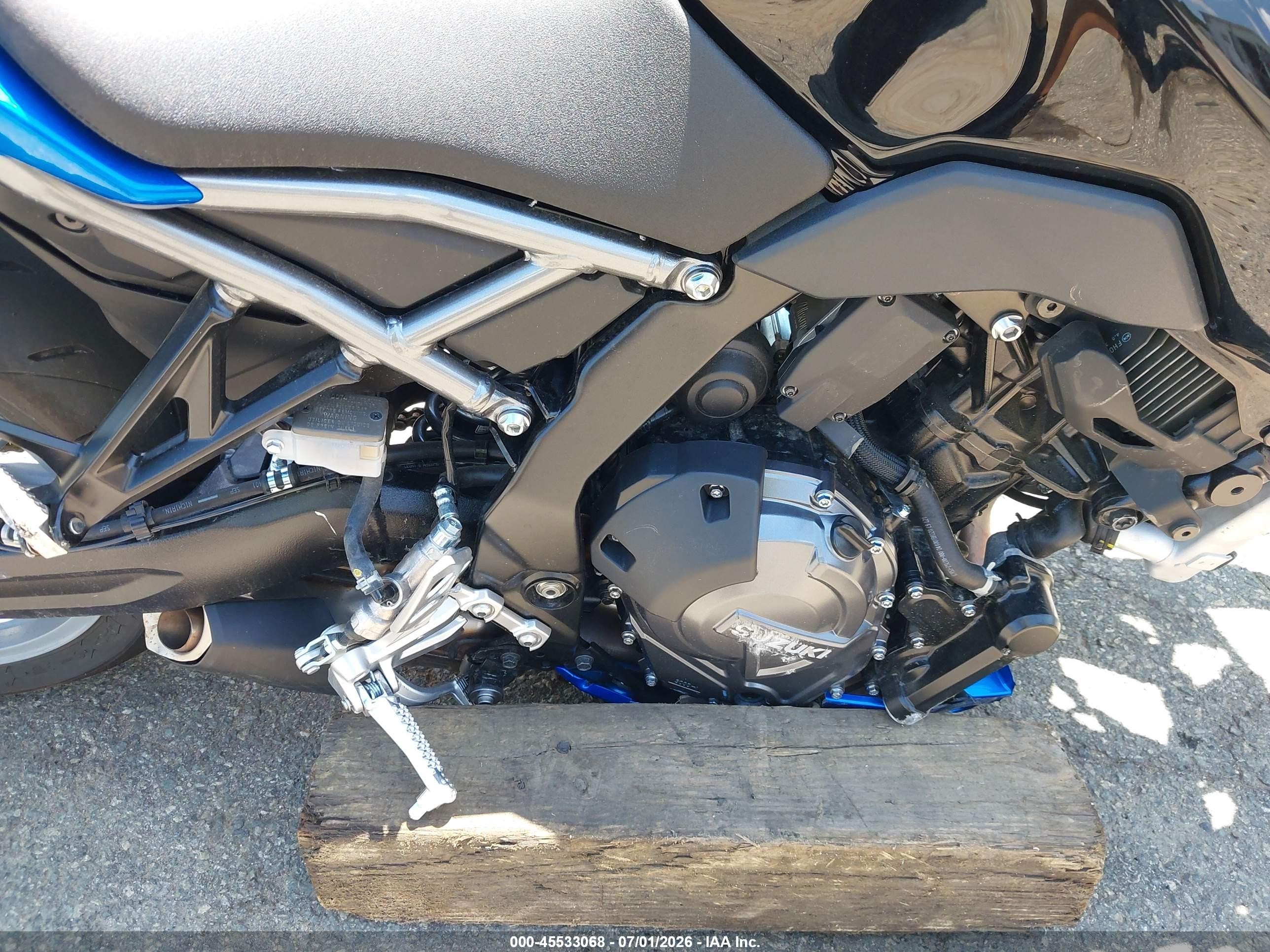 2025 Suzuki GSX800 VIN JS1EM13B9S7101653 IAAI salvage auction — Front End, Salvage (North Carolina), sold $600 on 2026-09-17 (photo 8)