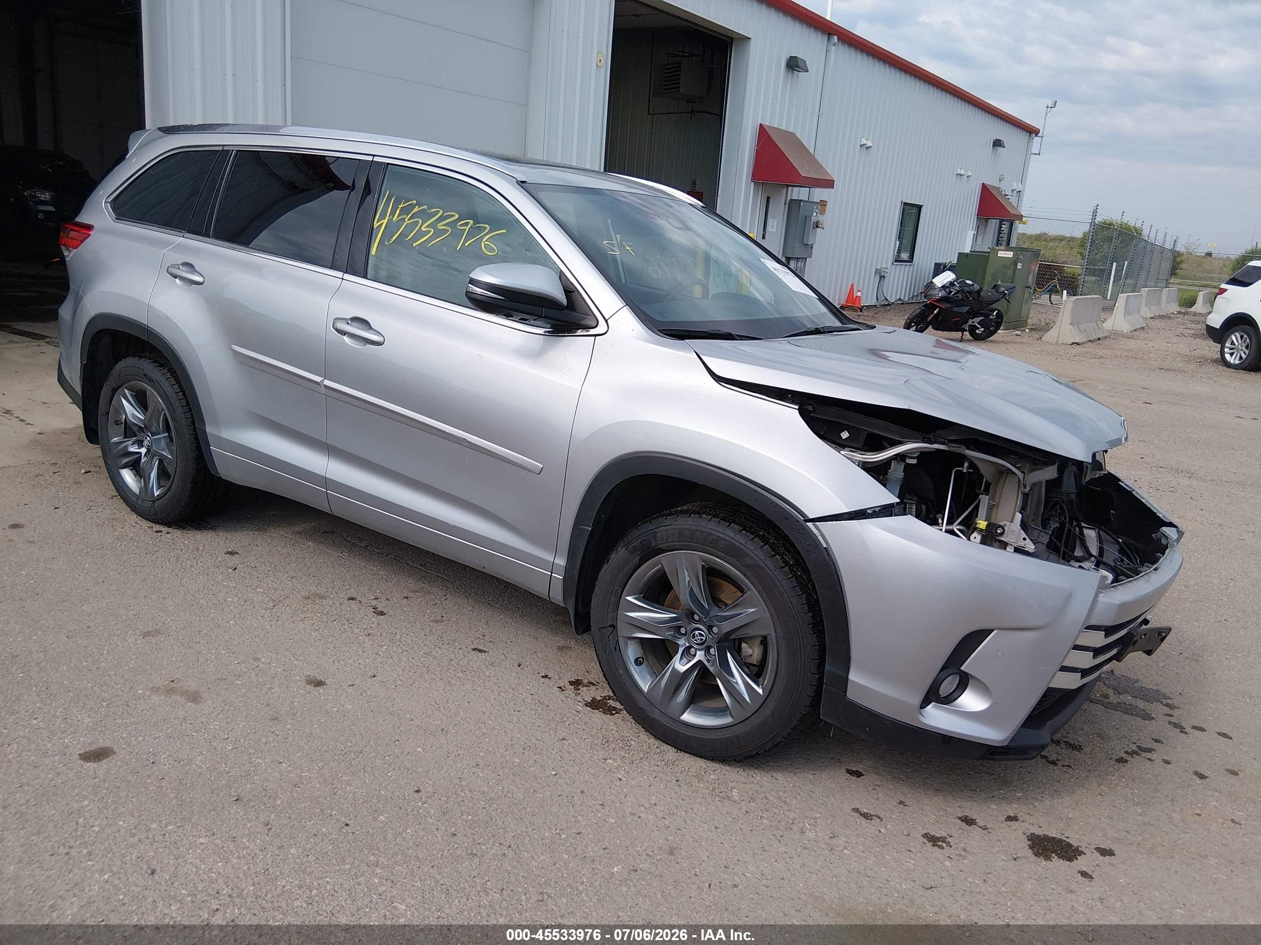 2018 Toyota Highlander VIN 5TDDZRFH5JS872522 — IAAI salvage auction photo