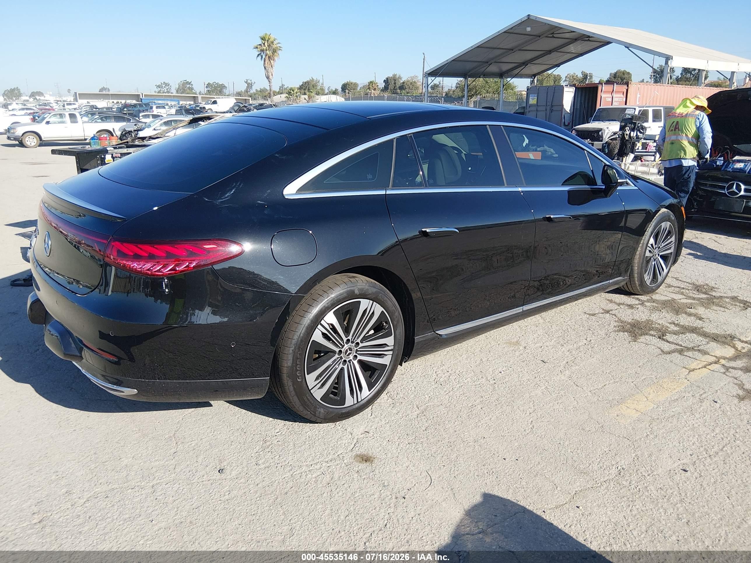 2022 Mercedes-Benz EQS VIN W1KCG2DB8NA016406 IAAI salvage auction — Side, Salvage (California), sold $23,200 on 2026-09-11 (photo 4)