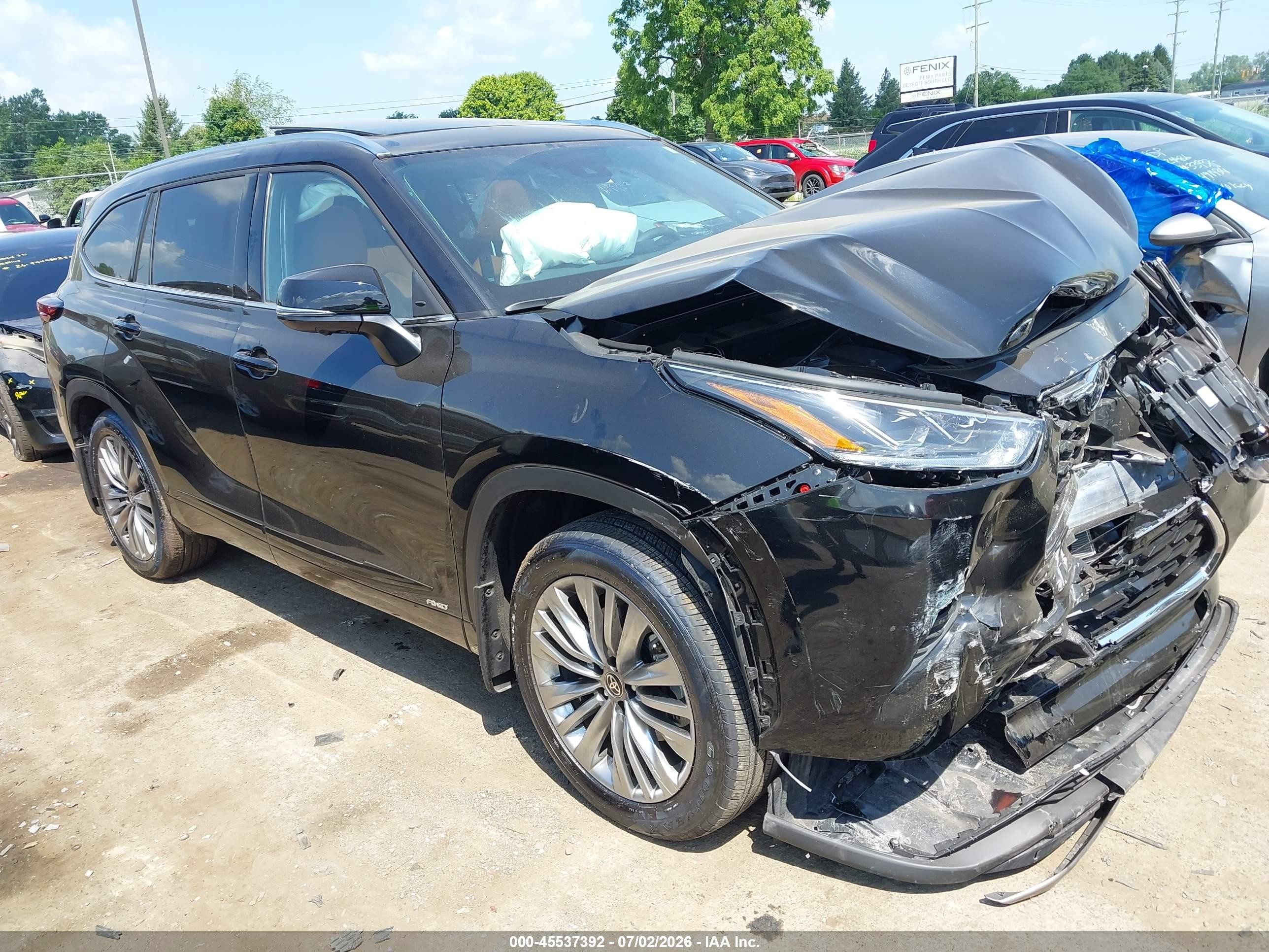 2026 Toyota Highlander Hybrid VIN 5TDEBRCH1TS723282 — IAAI salvage auction photo
