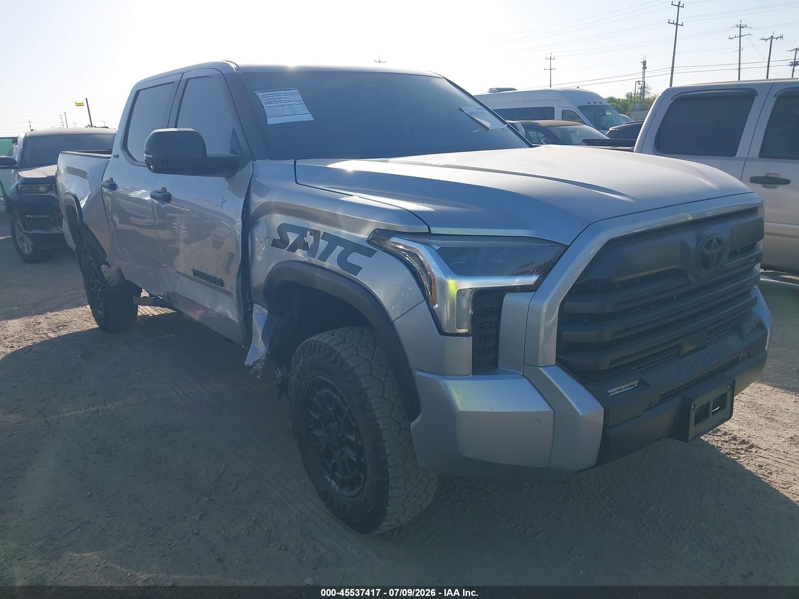 2025 Toyota Tundra VIN 5TFLA5DB2SX320305 — IAAI salvage auction photo