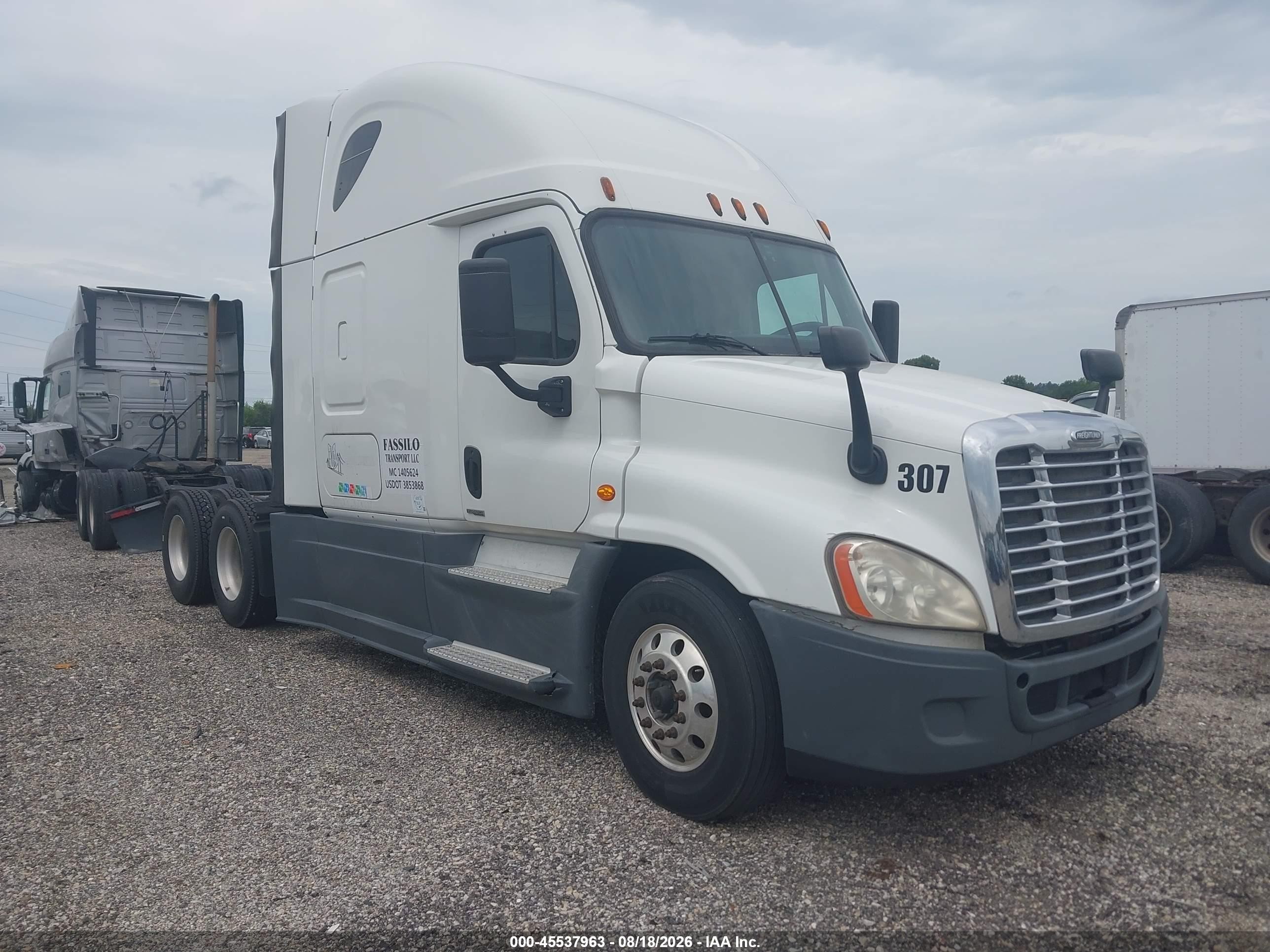 2016 Freightliner Cascadia 125 VIN 1FUJGLD53GLGV0307 IAAI salvage auction — Front End, Salvage (Illinois), sold $8,000 on 2026-09-13 (photo 1)