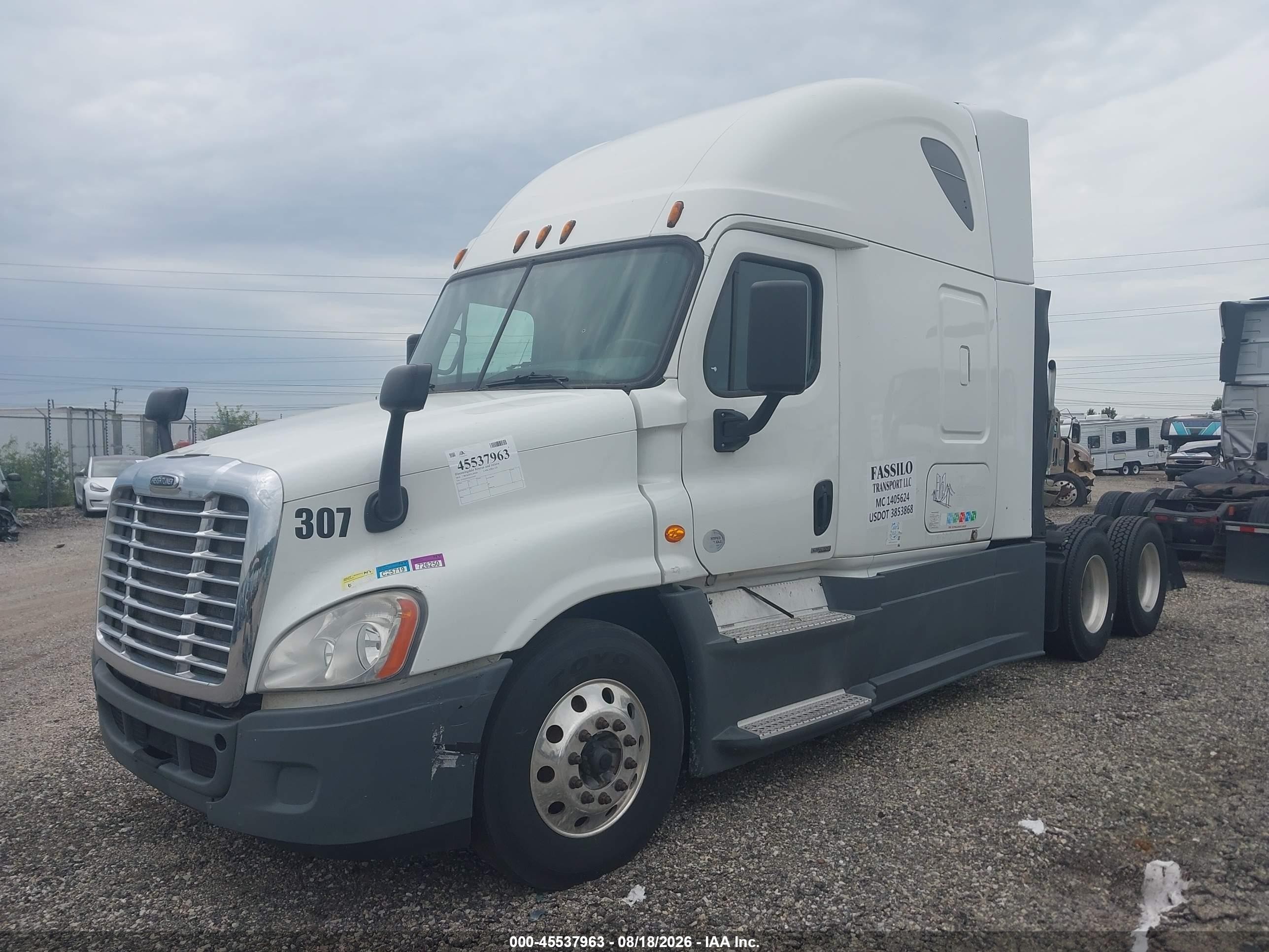 2016 Freightliner Cascadia 125 VIN 1FUJGLD53GLGV0307 IAAI salvage auction — Front End, Salvage (Illinois), sold $8,000 on 2026-09-13 (photo 2)