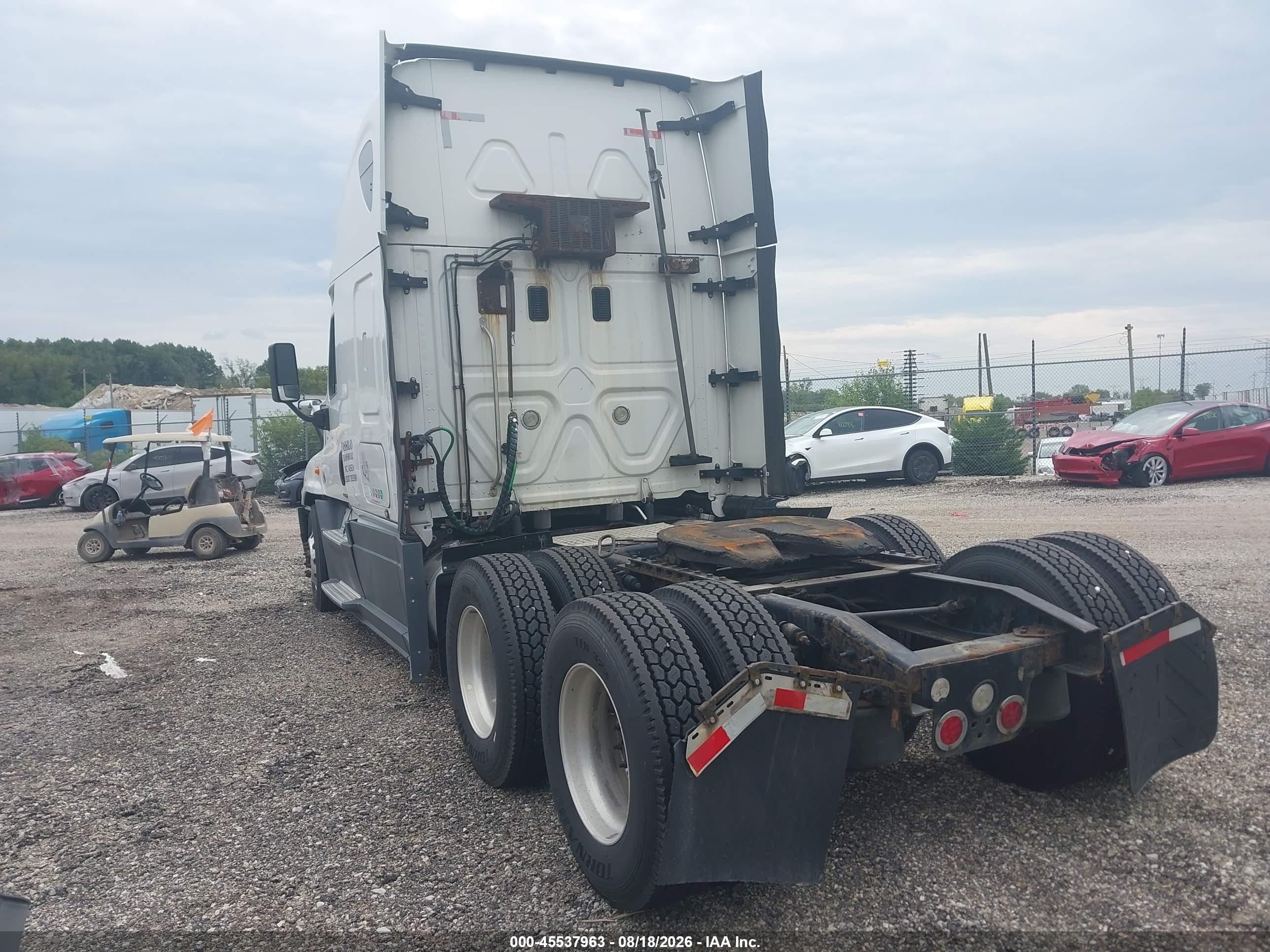 2016 Freightliner Cascadia 125 VIN 1FUJGLD53GLGV0307 IAAI salvage auction — Front End, Salvage (Illinois), sold $8,000 on 2026-09-13 (photo 3)