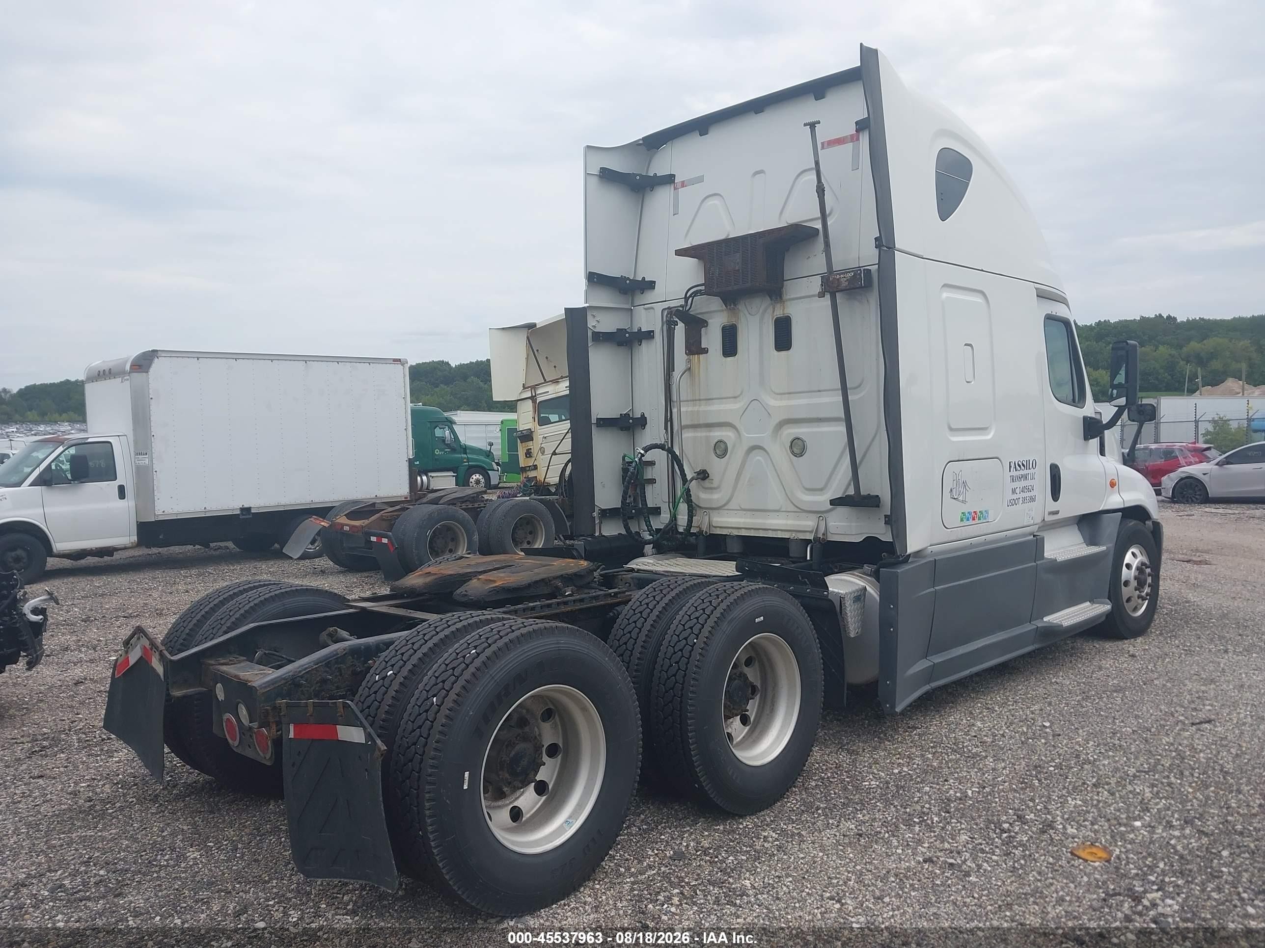 2016 Freightliner Cascadia 125 VIN 1FUJGLD53GLGV0307 IAAI salvage auction — Front End, Salvage (Illinois), sold $8,000 on 2026-09-13 (photo 4)