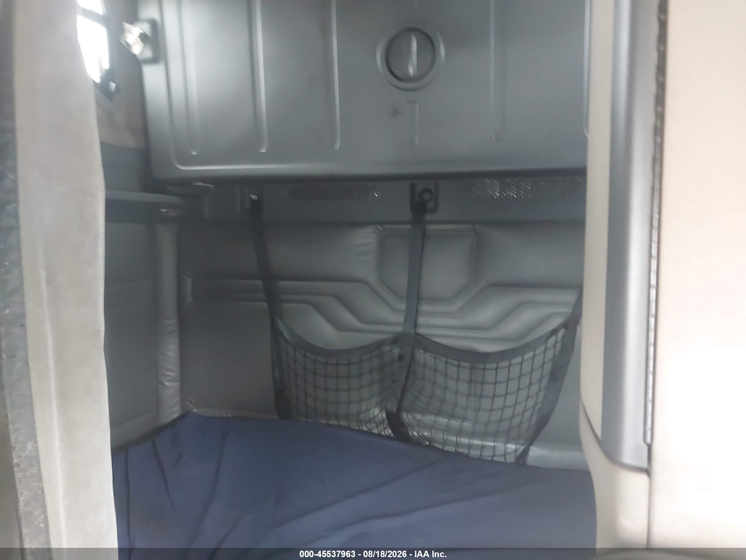 2016 Freightliner Cascadia 125 VIN 1FUJGLD53GLGV0307 IAAI salvage auction — Front End, Salvage (Illinois), sold $8,000 on 2026-09-13 (photo 6)