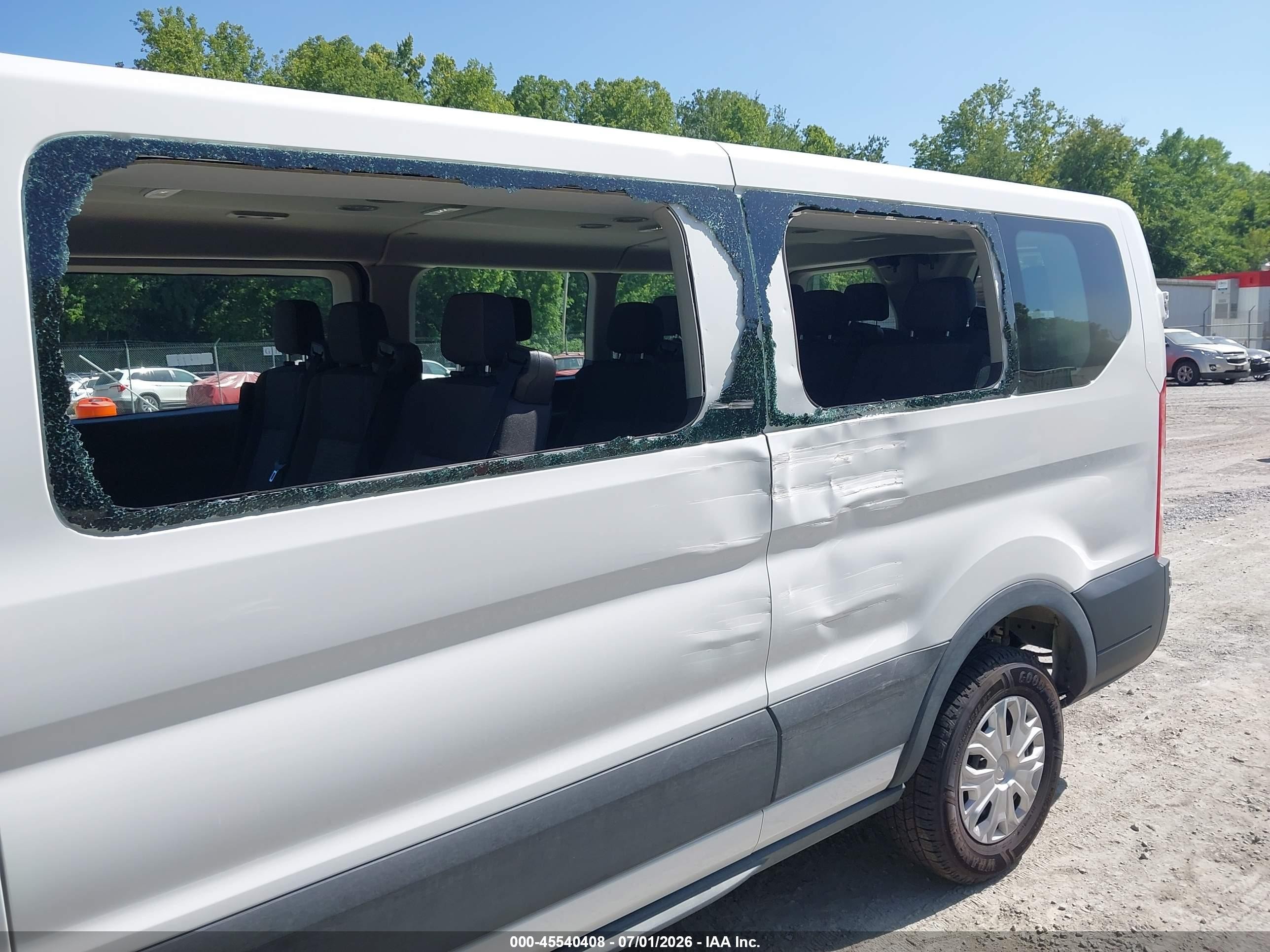 2025 Ford Transit-350 VIN 1FBAX2Y81SKA74254 IAAI salvage auction — Side, Enterprise Vehicles Clear Only (North Carolina), sold $32,100 on 2026-07-07 (photo 6)