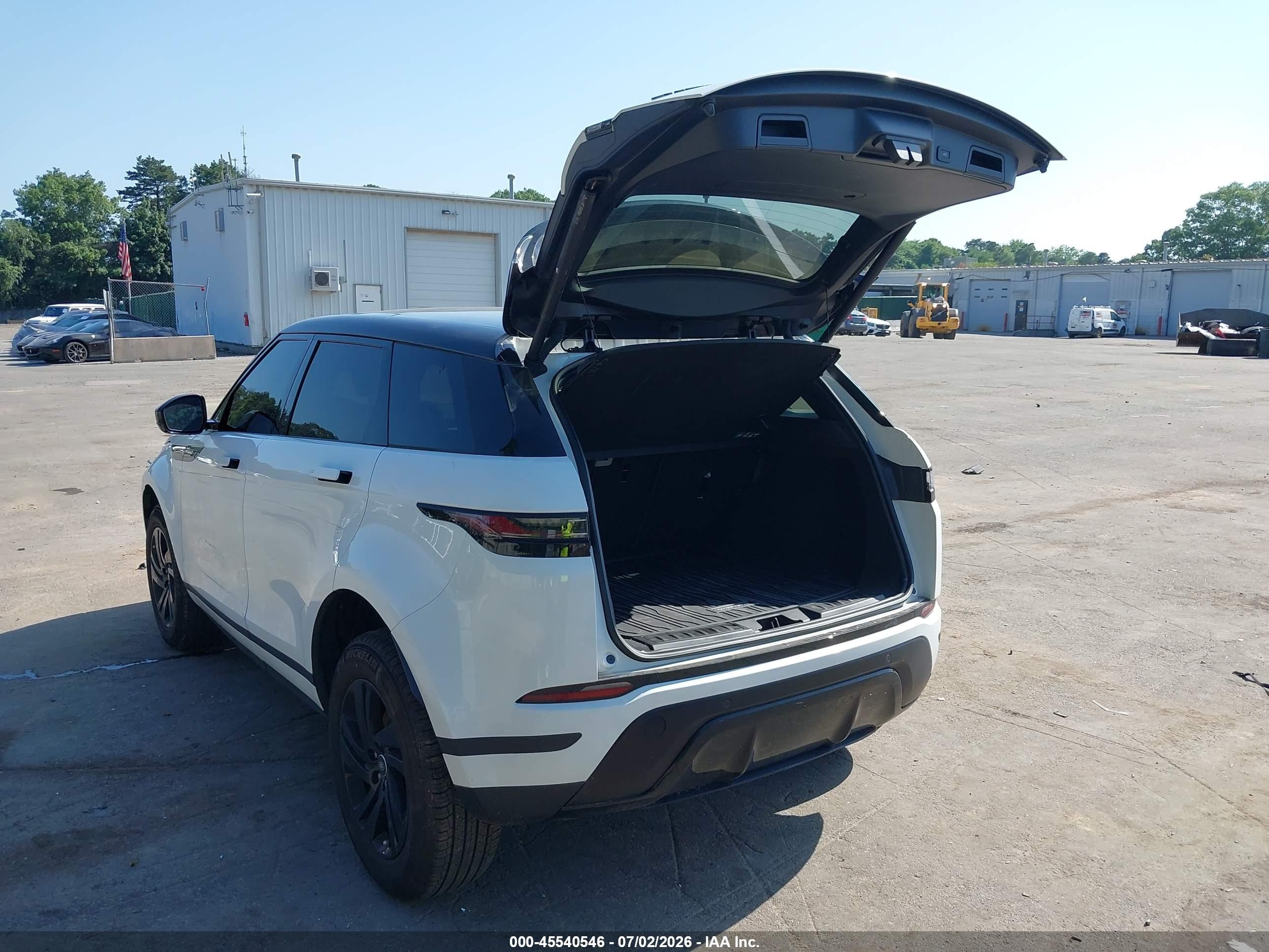 2026 Land Rover Range Rover Evoque VIN SALZJ2FX4TH289628 IAAI salvage auction — Side, Wait Title, sold $13,400 on 2026-09-20 (photo 3)