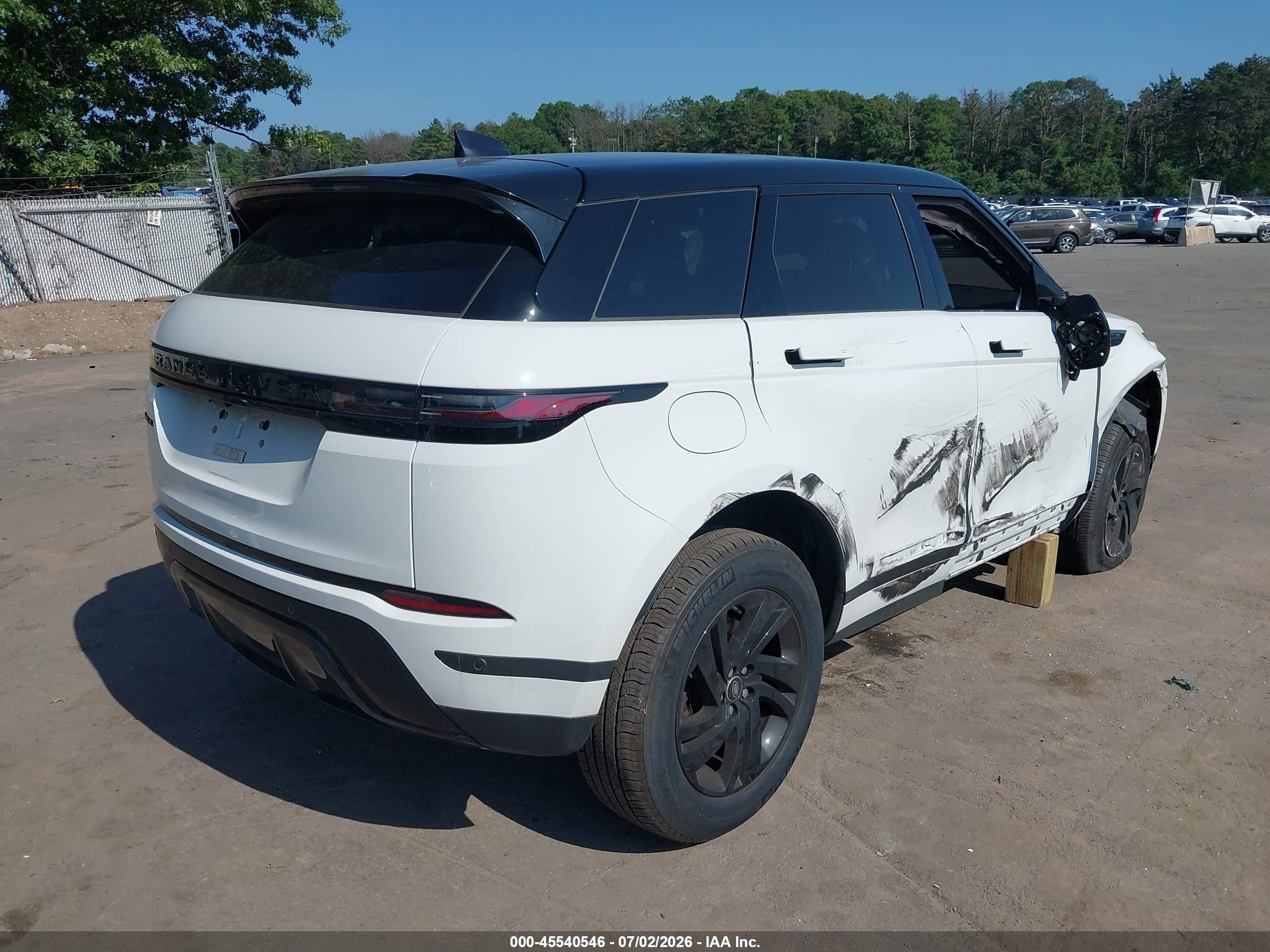 2026 Land Rover Range Rover Evoque VIN SALZJ2FX4TH289628 IAAI salvage auction — Side, Wait Title, sold $13,400 on 2026-09-20 (photo 4)