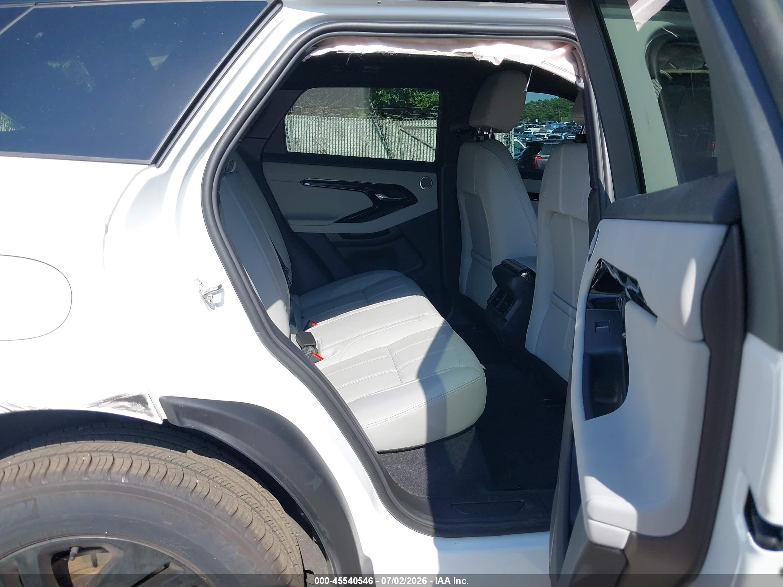 2026 Land Rover Range Rover Evoque VIN SALZJ2FX4TH289628 IAAI salvage auction — Side, Wait Title, sold $13,400 on 2026-09-20 (photo 8)