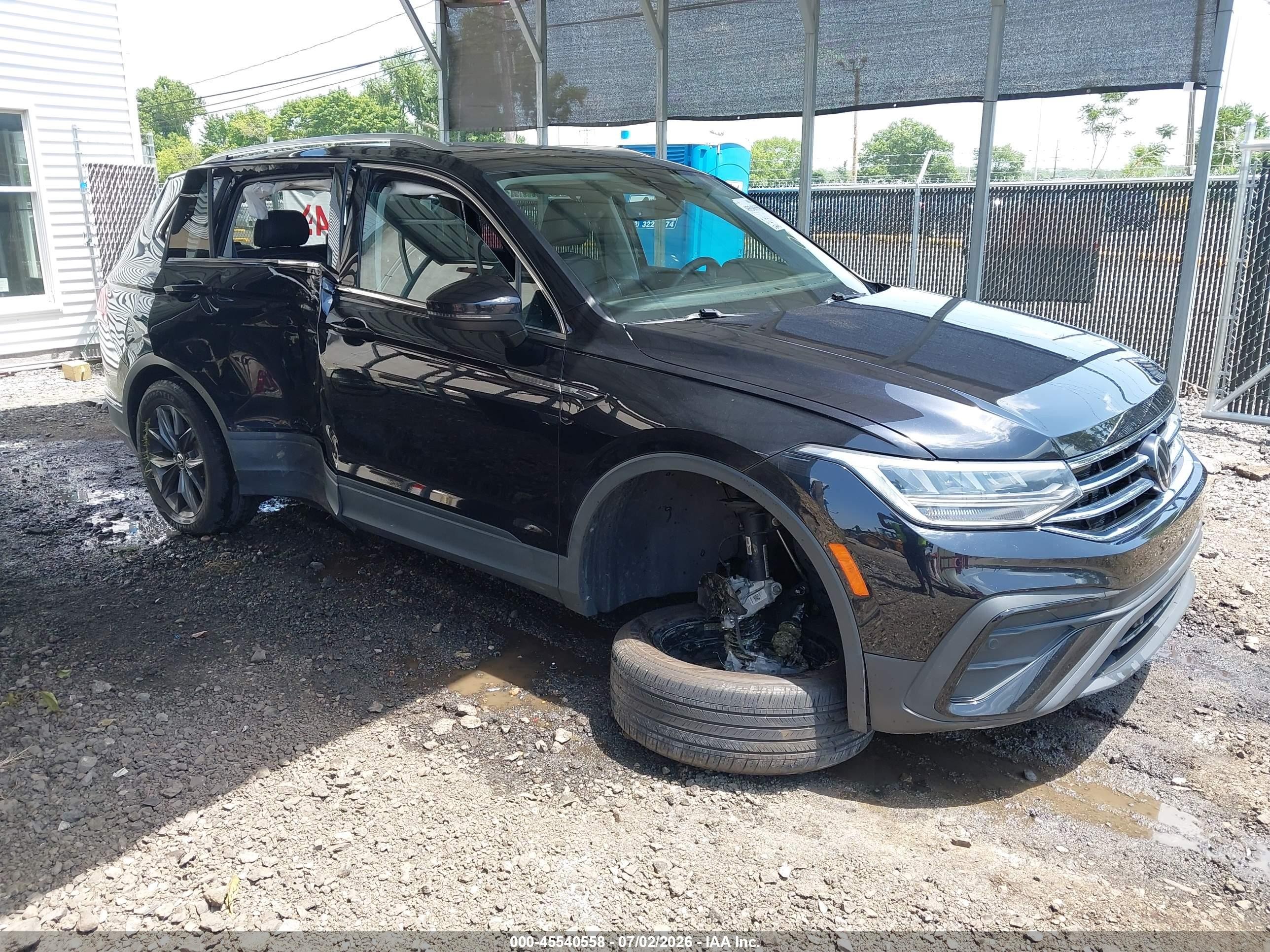 2022 Volkswagen Tiguan VIN 3VV2B7AX4NM074504 IAAI salvage auction — Side, Salvage (Delaware), sold $3,650 on 2026-09-13 (photo 1)