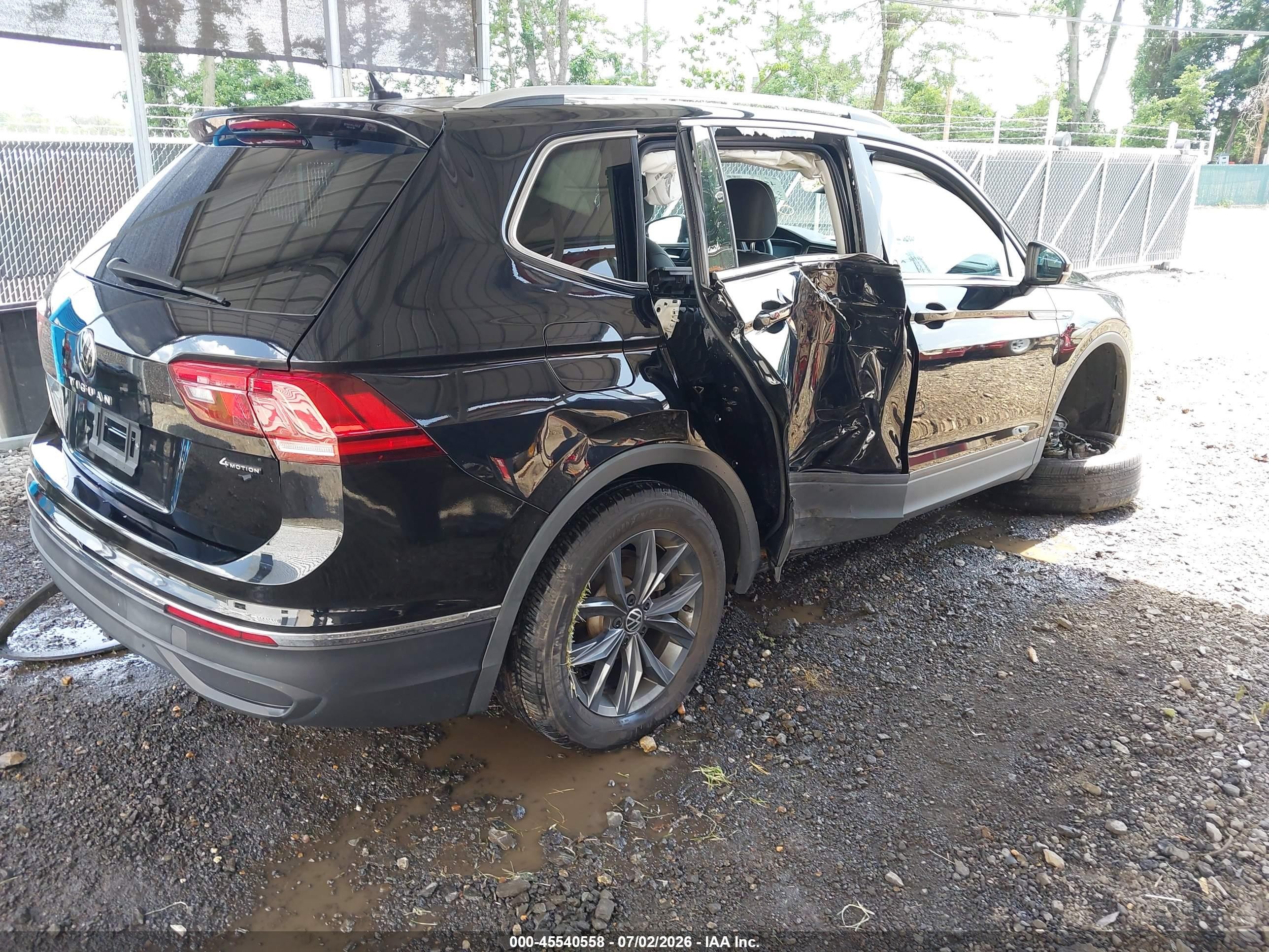 2022 Volkswagen Tiguan VIN 3VV2B7AX4NM074504 IAAI salvage auction — Side, Salvage (Delaware), sold $3,650 on 2026-09-13 (photo 4)
