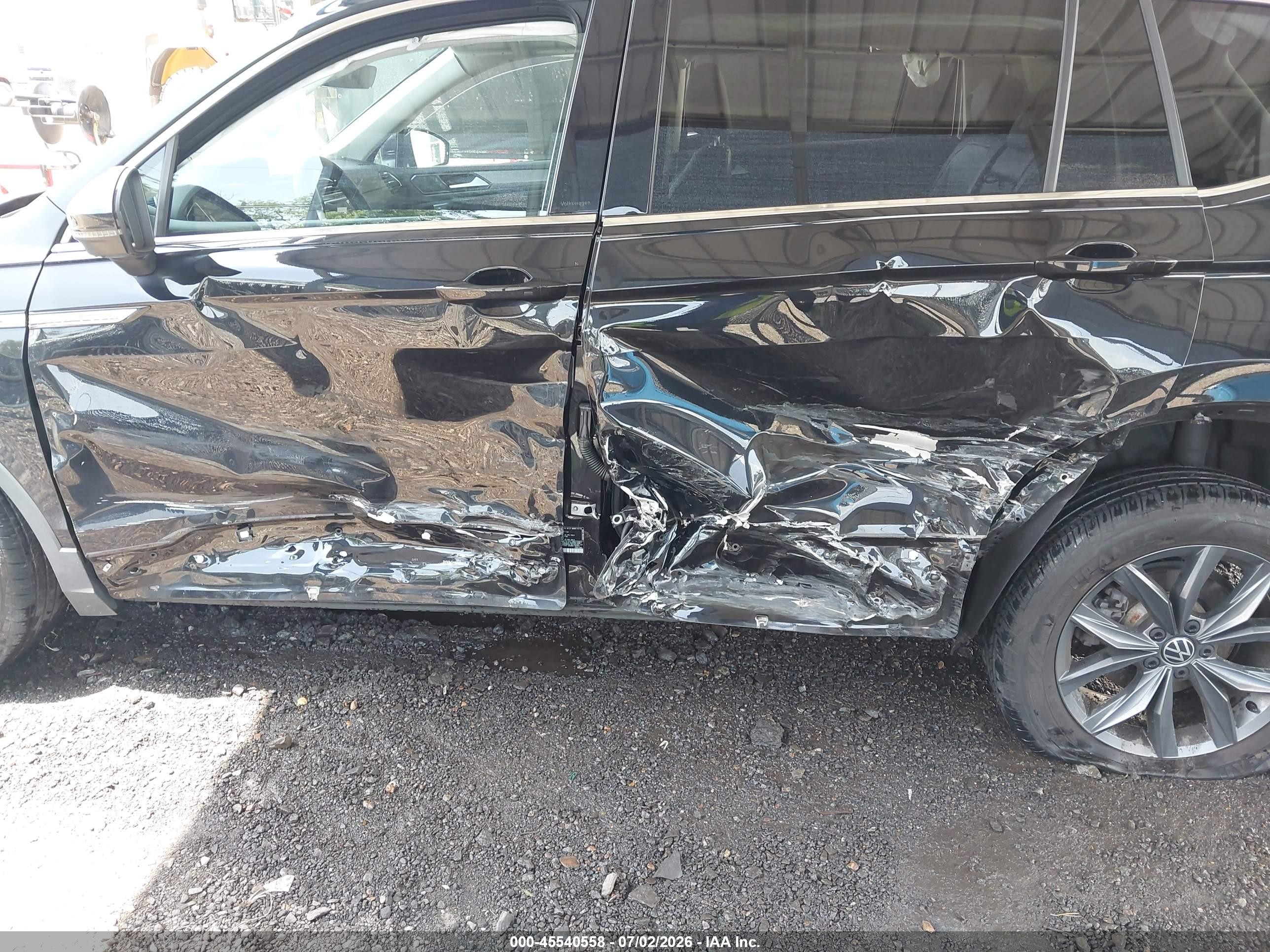 2022 Volkswagen Tiguan VIN 3VV2B7AX4NM074504 IAAI salvage auction — Side, Salvage (Delaware), sold $3,650 on 2026-09-13 (photo 6)