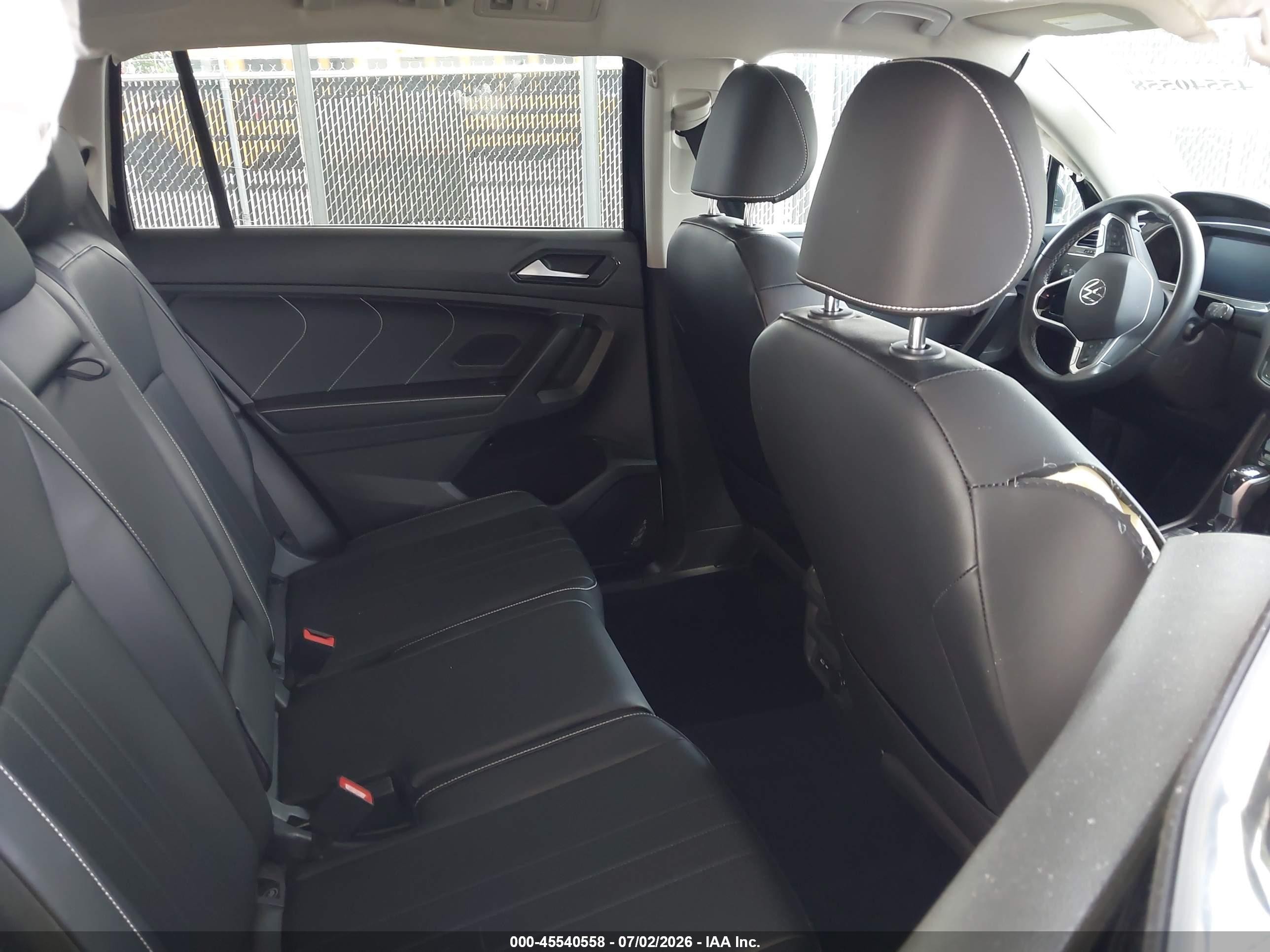 2022 Volkswagen Tiguan VIN 3VV2B7AX4NM074504 IAAI salvage auction — Side, Salvage (Delaware), sold $3,650 on 2026-09-13 (photo 8)