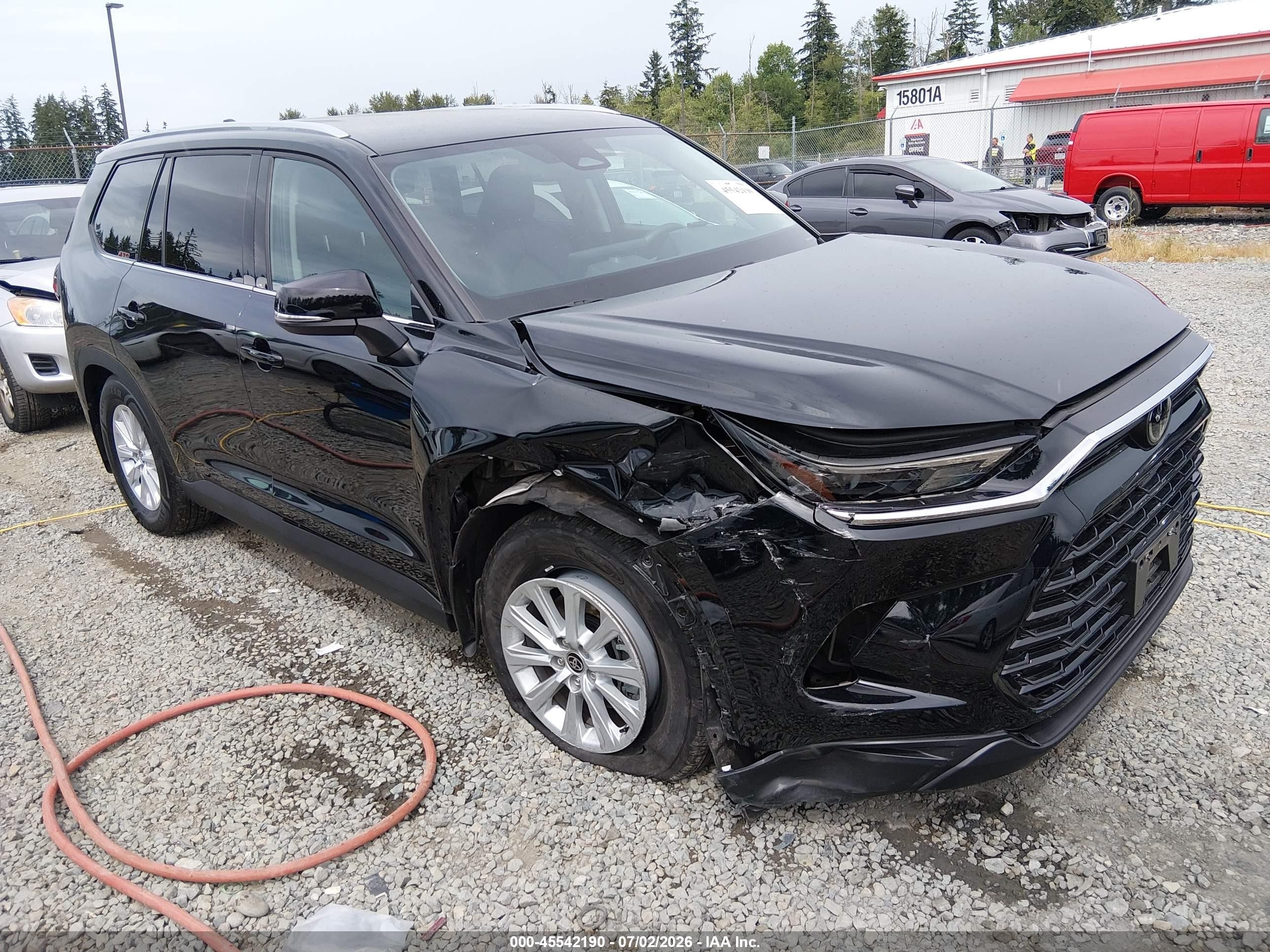 2024 Toyota Highlander VIN 5TDACAB52RS027186 — IAAI salvage auction photo