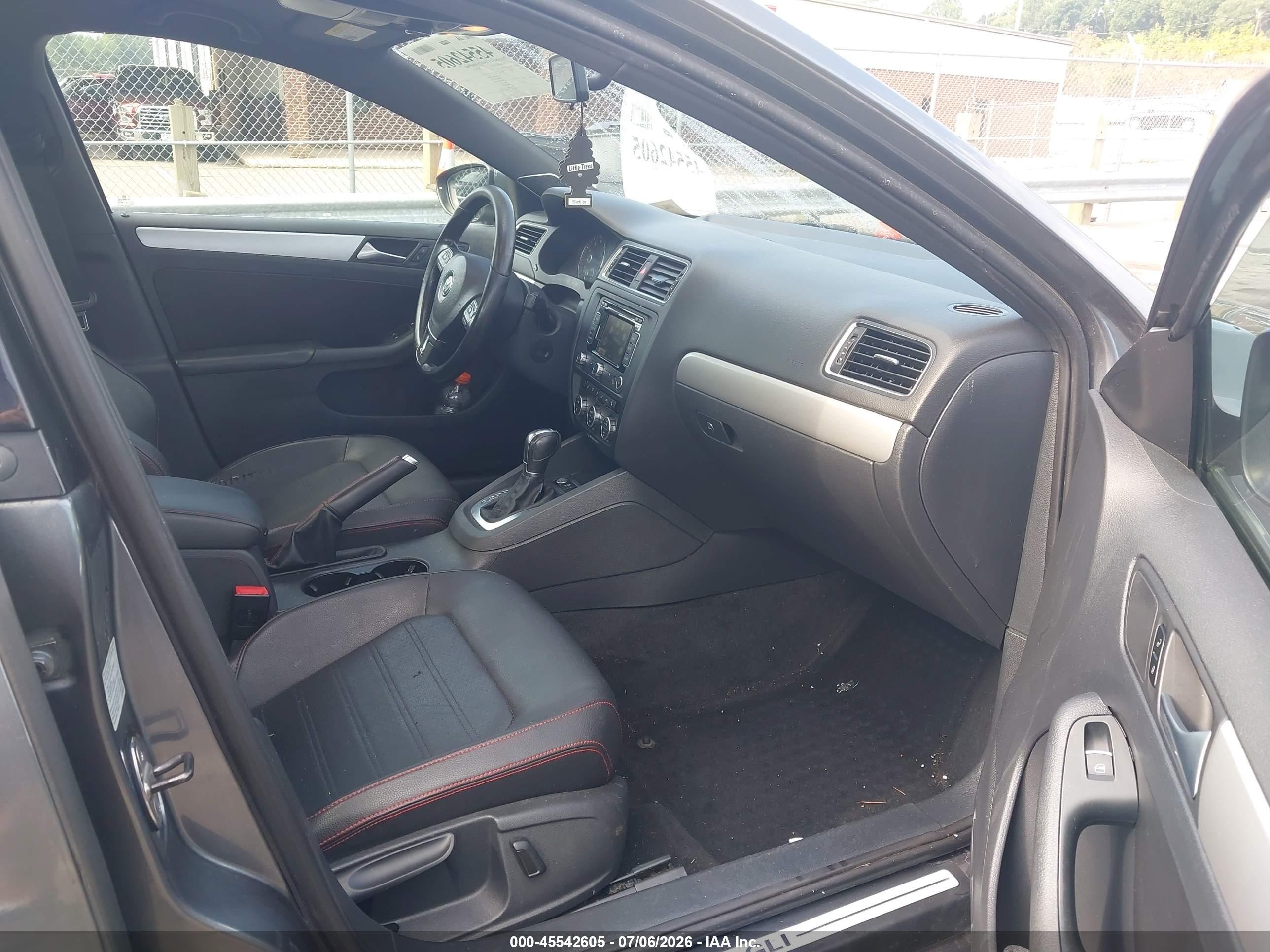 2013 Volkswagen Jetta VIN 3VW4A7AJ3DM240819 IAAI salvage auction — Side, Salvage (North Carolina), sold $1,500 on 2026-09-14 (photo 5)