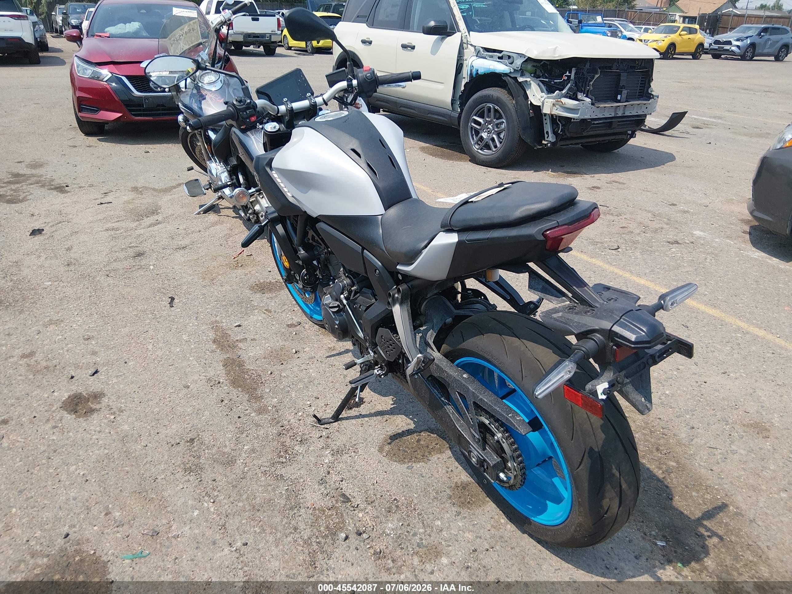 2026 Yamaha VIN JYARM48E9TA005923 IAAI salvage auction — Side, Salvage (Colorado), sold $3,350 on 2026-09-08 (photo 3)