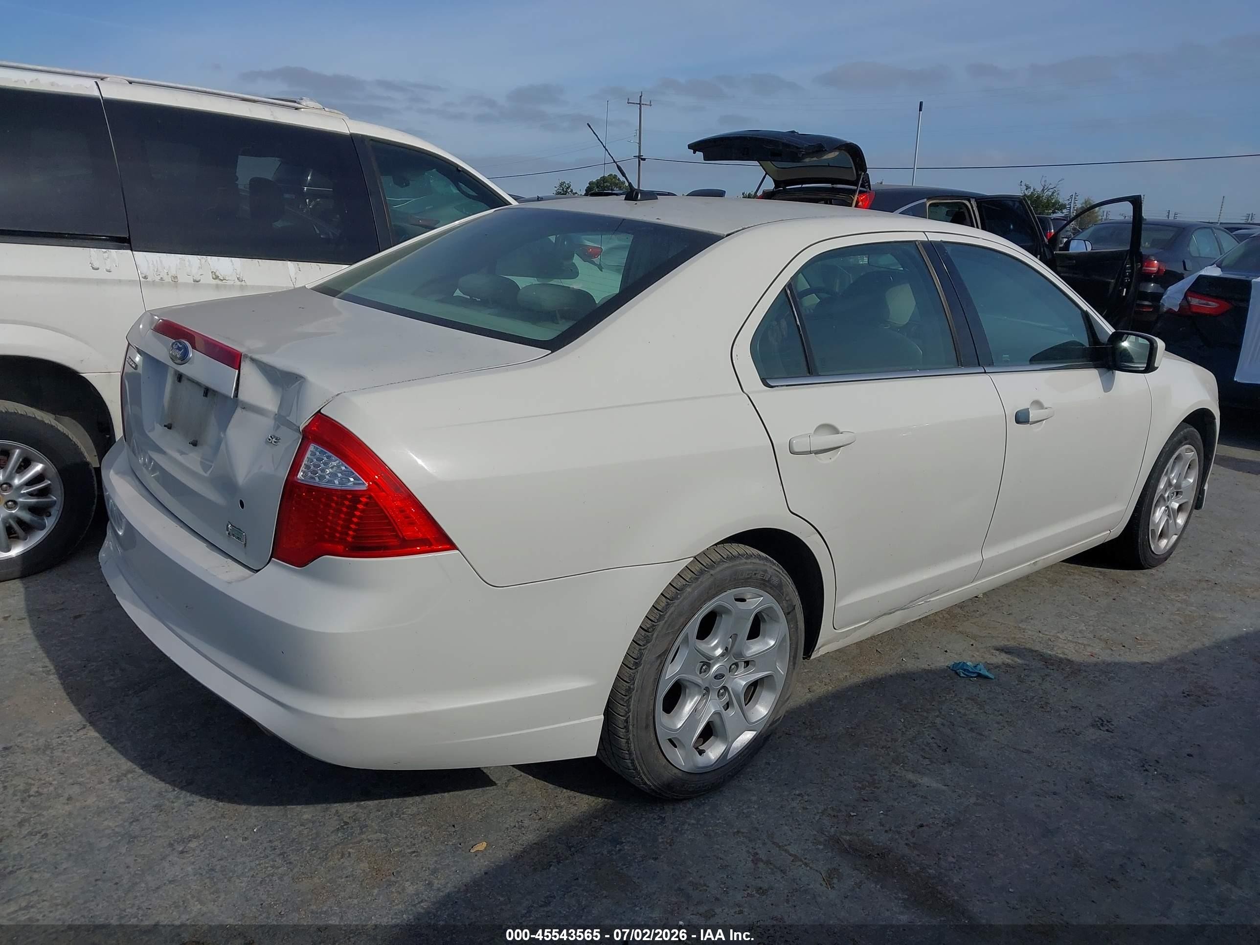 2010 Ford Fusion VIN 3FAHP0HG8AR417731 IAAI salvage auction — Normal Wear, Clear - Dealer Only (California), sold $275 on 2026-07-09 (photo 4)