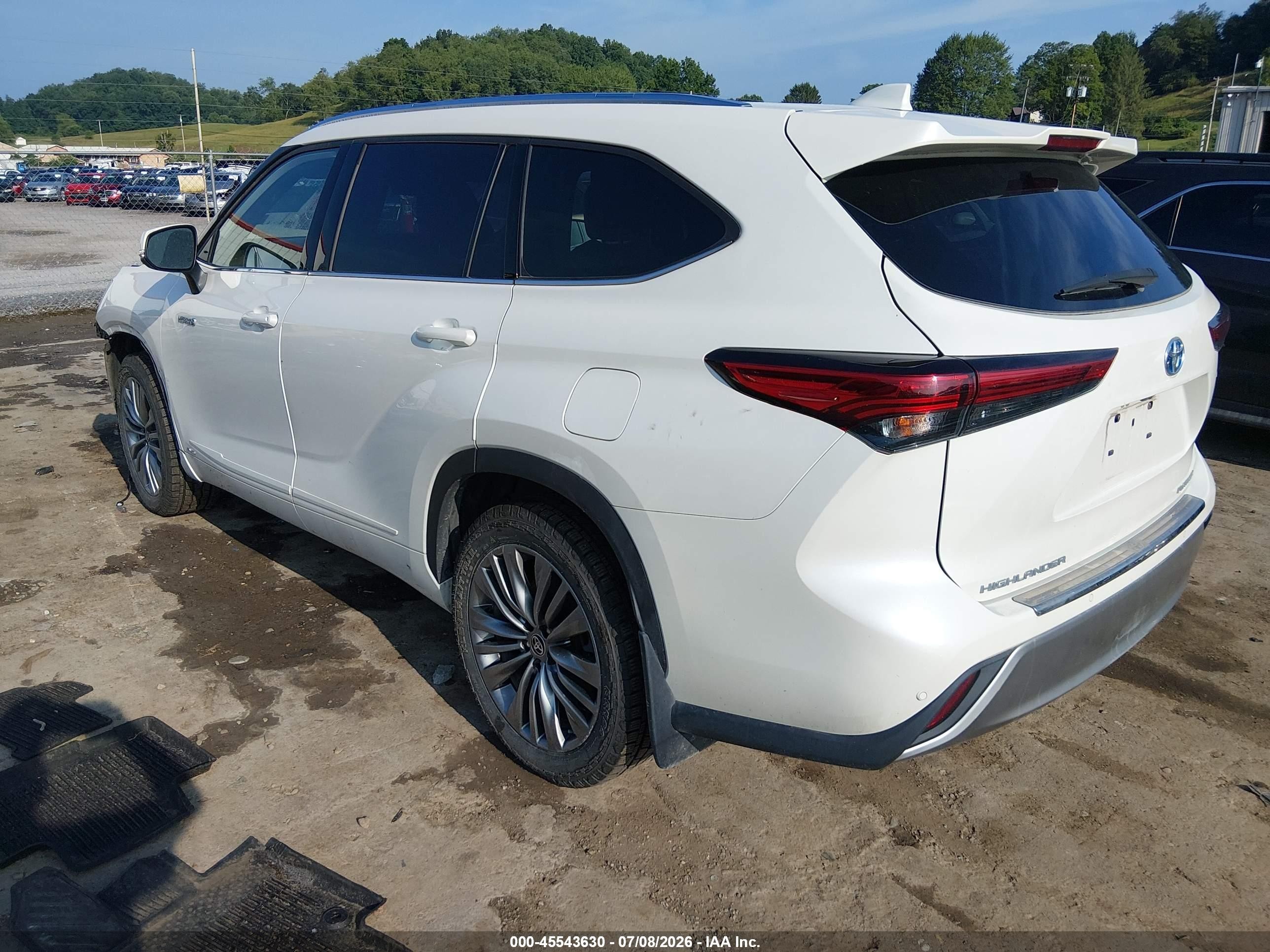 2021 Toyota Highlander VIN 5TDEBRCH5MS017661 IAAI salvage auction — Front End, Salvage (West Virginia), sold $23,200 on 2026-08-23 (photo 3)