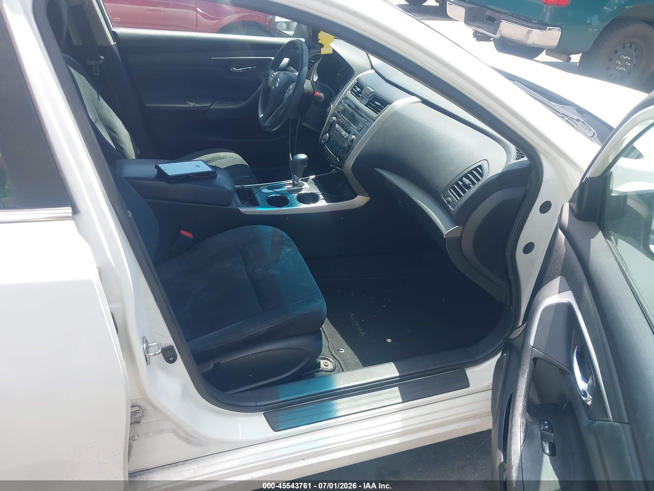 2015 Nissan Altima VIN 1N4AL3AP0FC275812 IAAI salvage auction — Normal Wear, Clear (Utah), sold $450 on 2026-07-09 (photo 5)