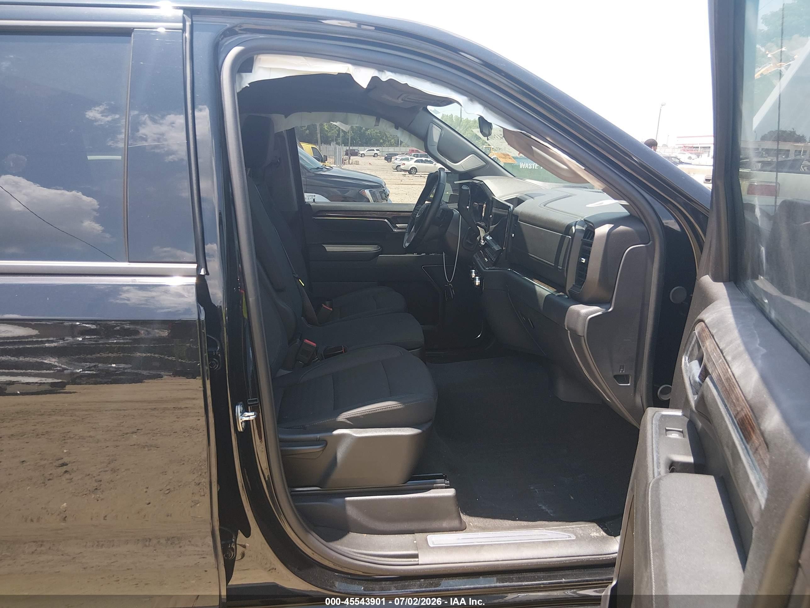 2024 Gmc SIERRA VIN 3GTUUCED2RG252800 IAAI salvage auction — Side, Salvage (Georgia), sold $18,400 on 2026-08-20 (photo 5)