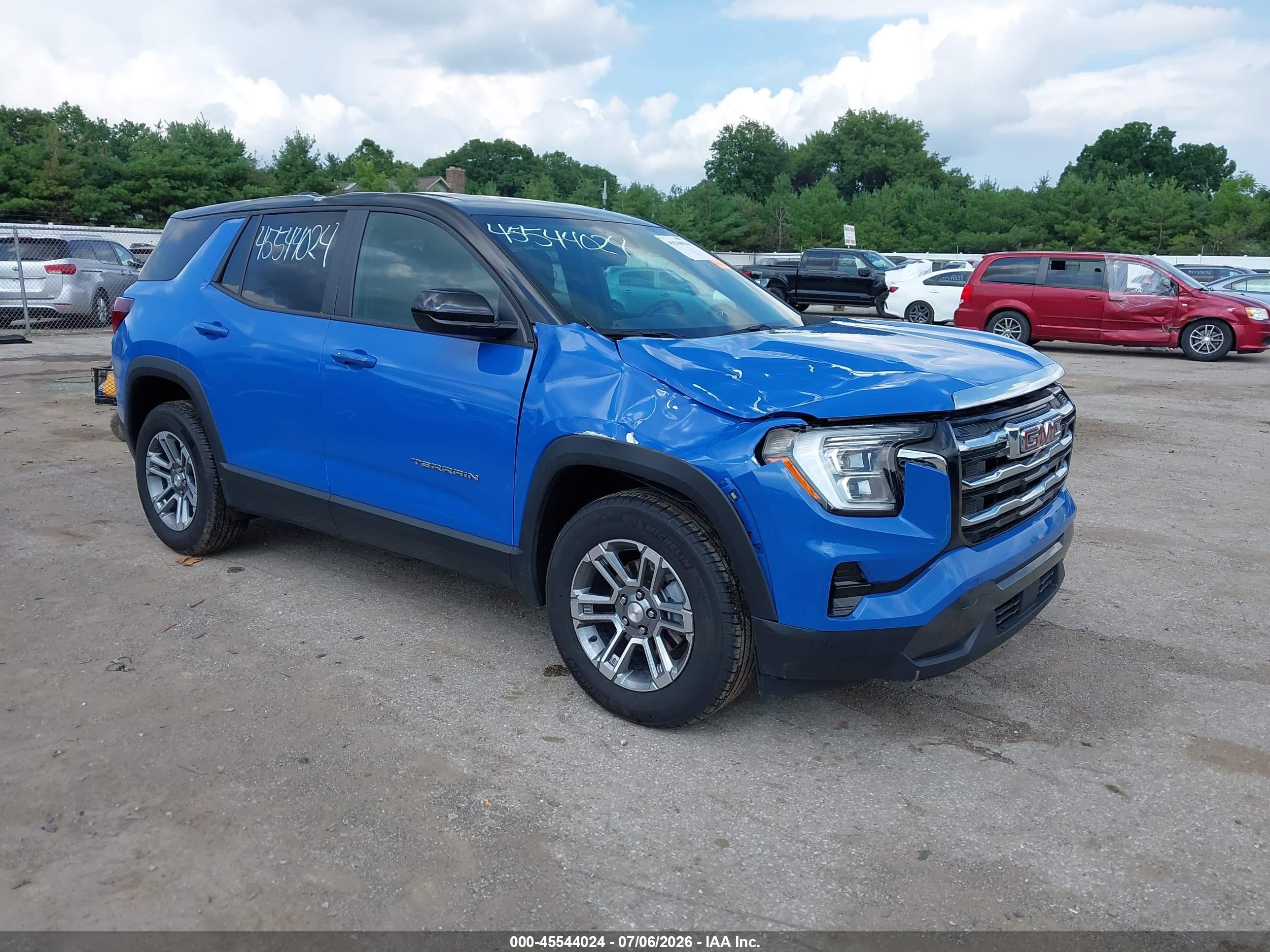2025 GMC Terrain VIN 3GKALUEG2SL232330 — IAAI salvage auction photo