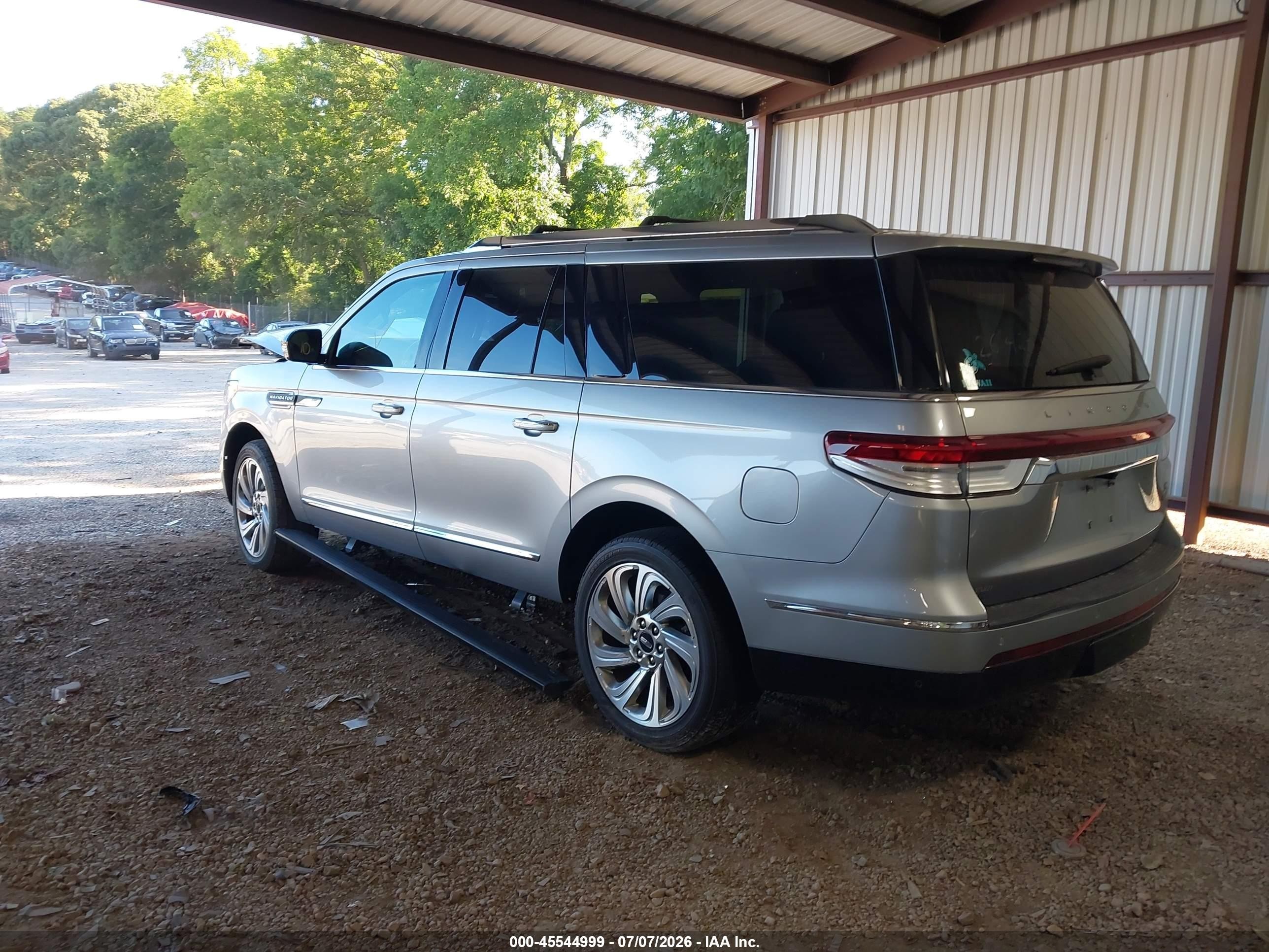 2024 Lincoln Navigator VIN 5LMJJ3LG5REL04767 IAAI salvage auction — Front End, Rebuildable (Florida), sold $15,650 on 2026-08-10 (photo 3)