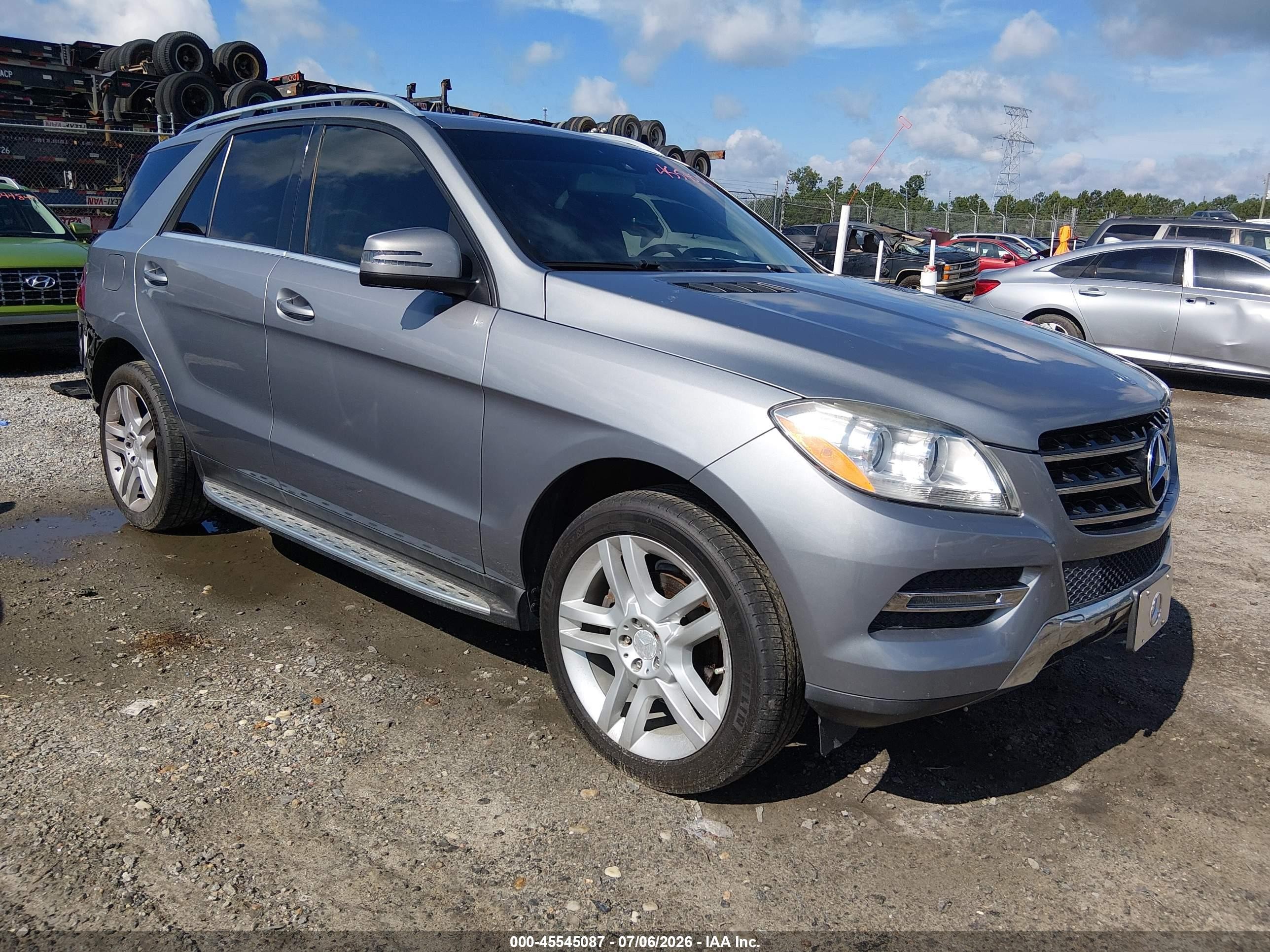2015 Mercedes-Benz ML-Class VIN 4JGDA5HB3FA561471 — IAAI salvage auction photo